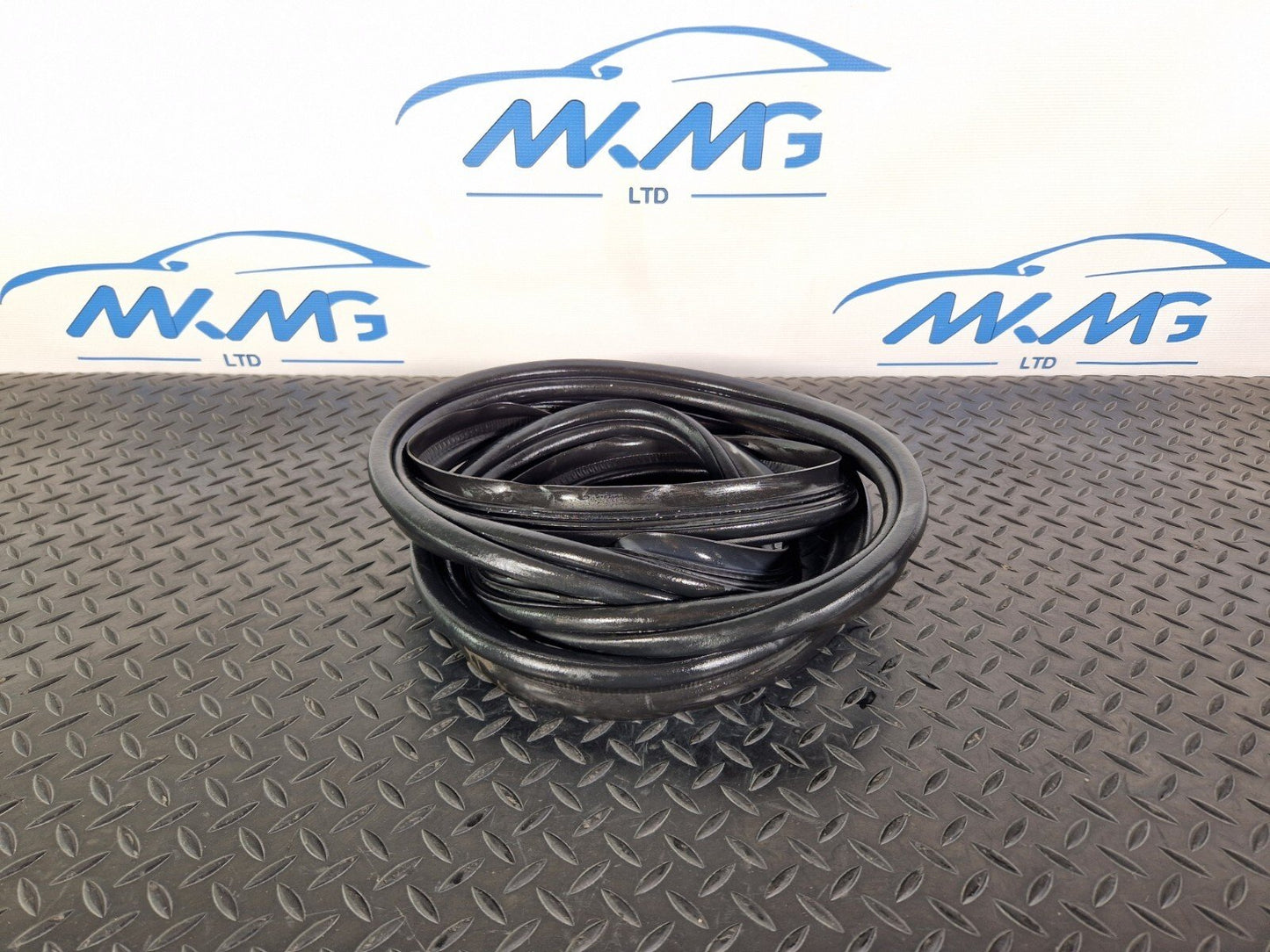 MERCEDES W177 A CLASS BOOT TRUNK LID TAILGATE RUBBER SEAL GASKET A1777402200
