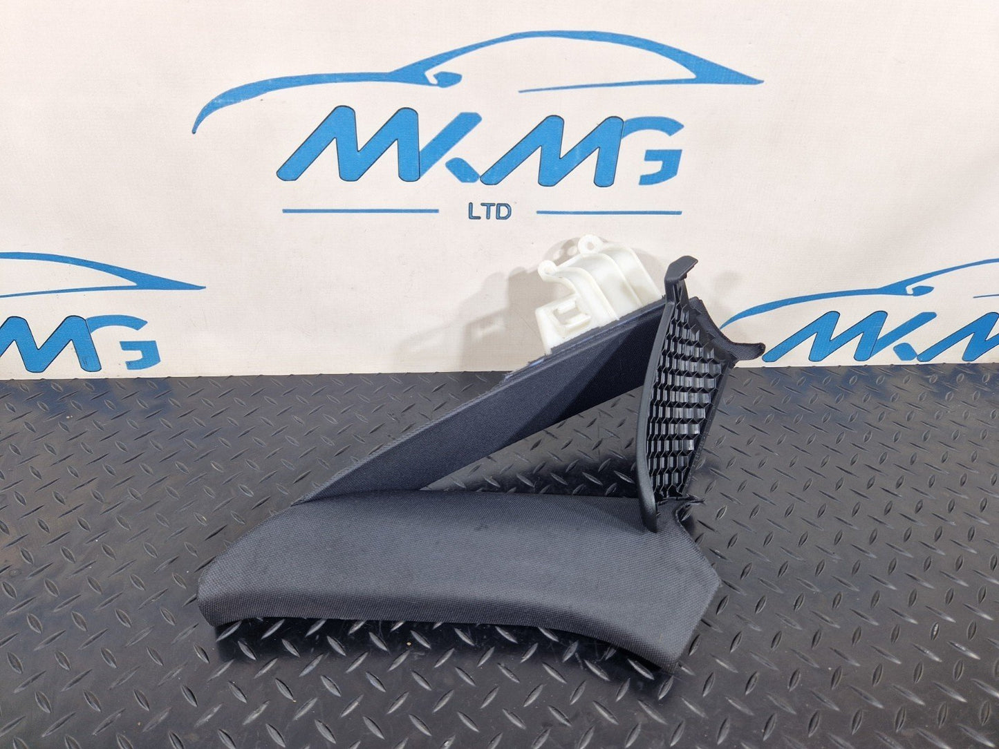16-19 AUDI A4 B9 S-LINE GENUINE REAR RIGHT OSR C-PILLAR TRIM 8W5867288