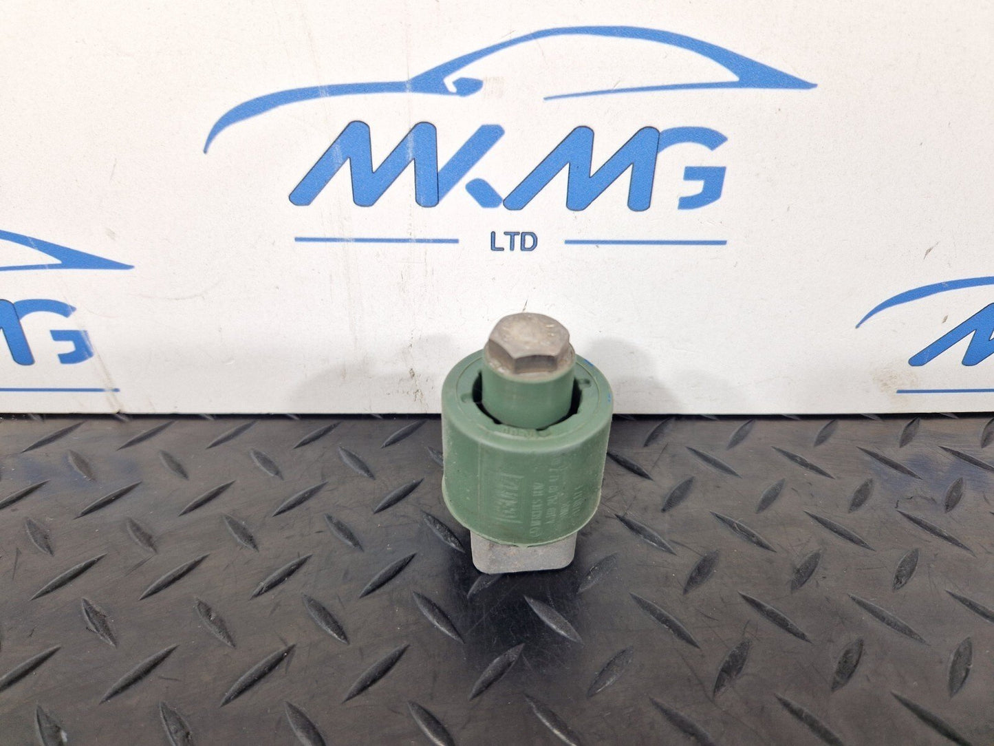 14-21 MERCEDES BENZ C220d W205 GENUINE OEM ENGINE VIBRATION ABSORBER A2052410000