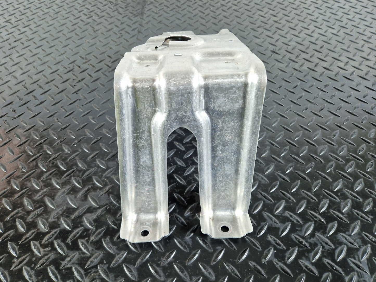 10-17 AUDI A8 4H BATTERY RETAINING BRACKET CLAMP HOLDER MOUNT 4H0802417B