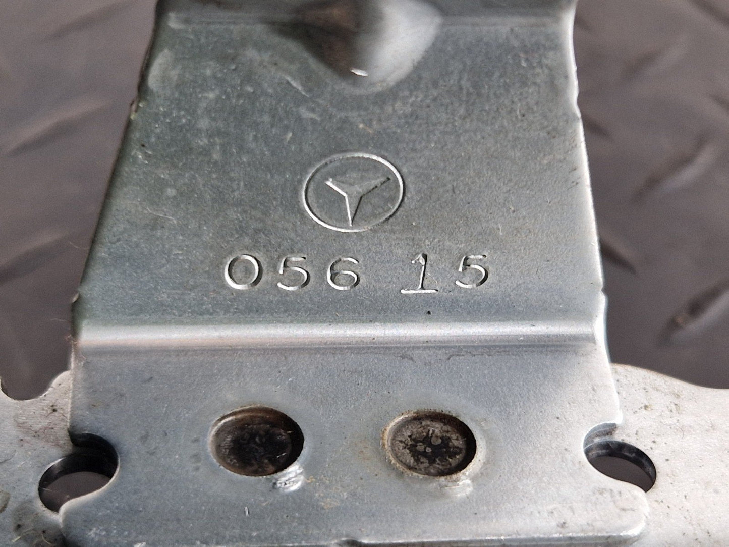 11-19 MERCEDES BENZ ML W166 REAR RIGHT O/S/R ROOF HANDLE BRACKET A1668100414
