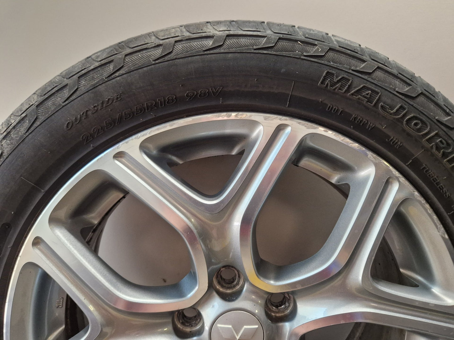 Mitsubishi Outlander MK3 (RE1) (GG2W) 18" Alloy Wheel with Tyre 225/55/18 ~4mm