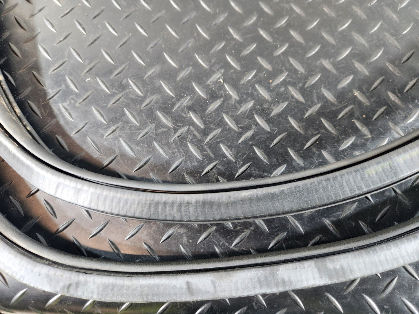16-20 AUDI Q7 4M GENUINE FRONT LEFT & RIGHT DOOR SEAL RUBBER 4M0831721A