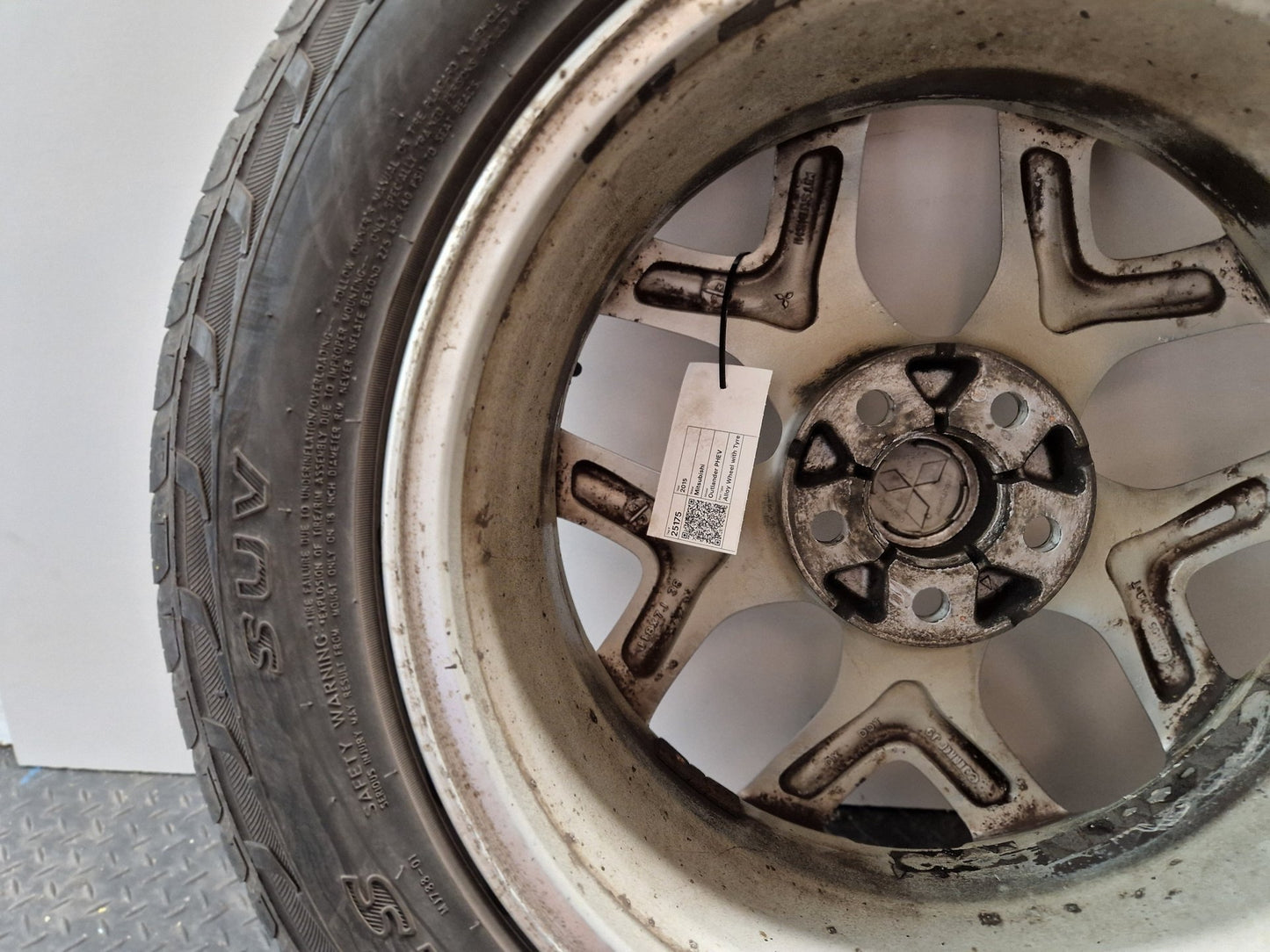 Mitsubishi Outlander MK3 (RE1) (GG2W) 18" Alloy Wheel with Tyre 225/55/18 ~5mm