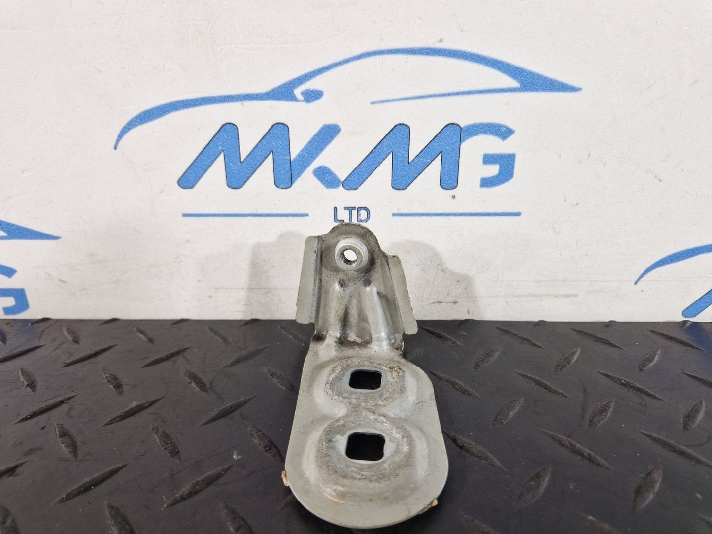 11-18 BMW 6 SERIES F13 FRONT LEFT SIDE N/S WING FENDER BRACKET MOUNT HOLDER