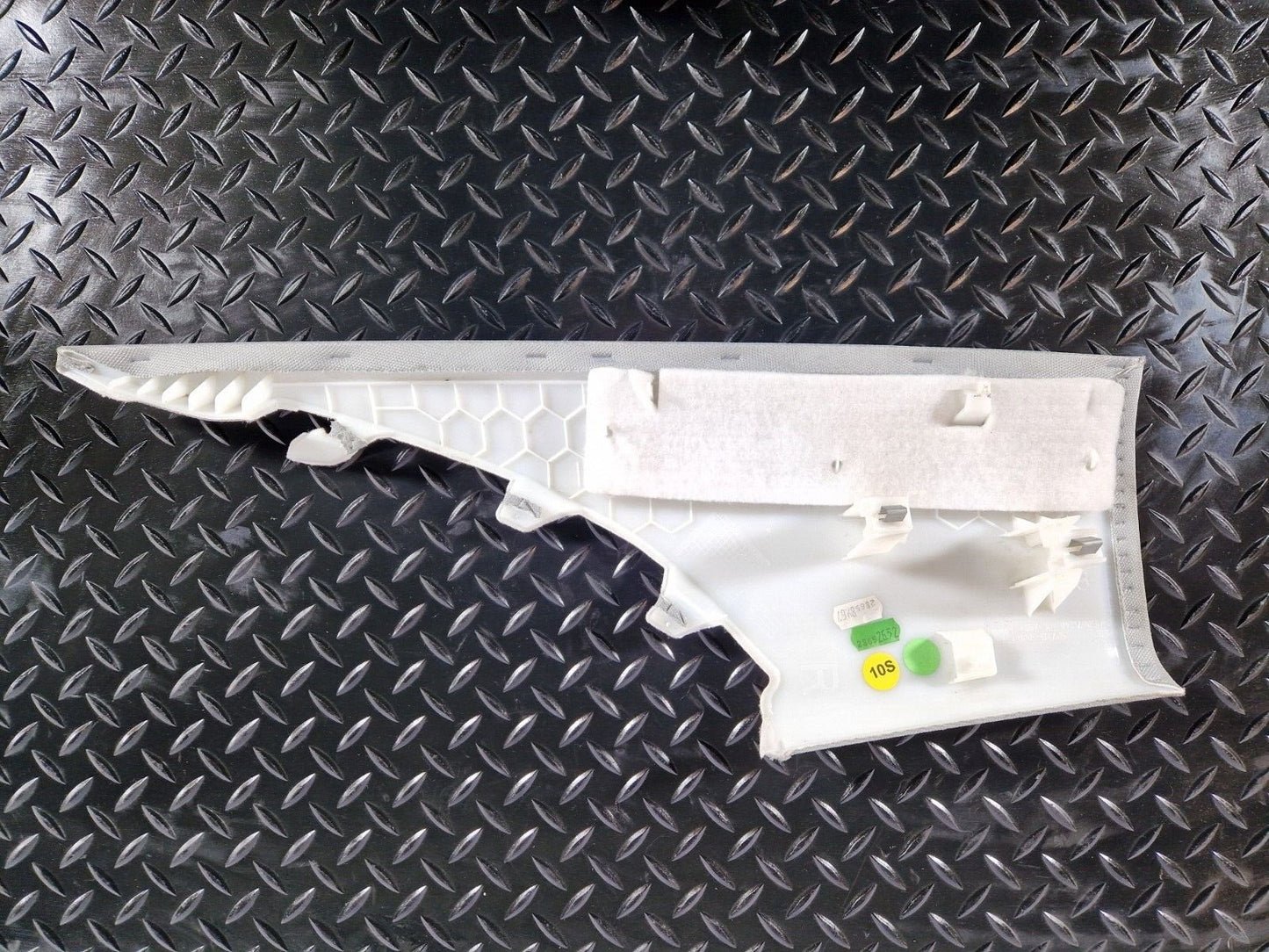 16-19 AUDI A4 B9 SALOON GENUINE REAR RIGHT O/S C-PILLAR TRIM COVER 8W5867246