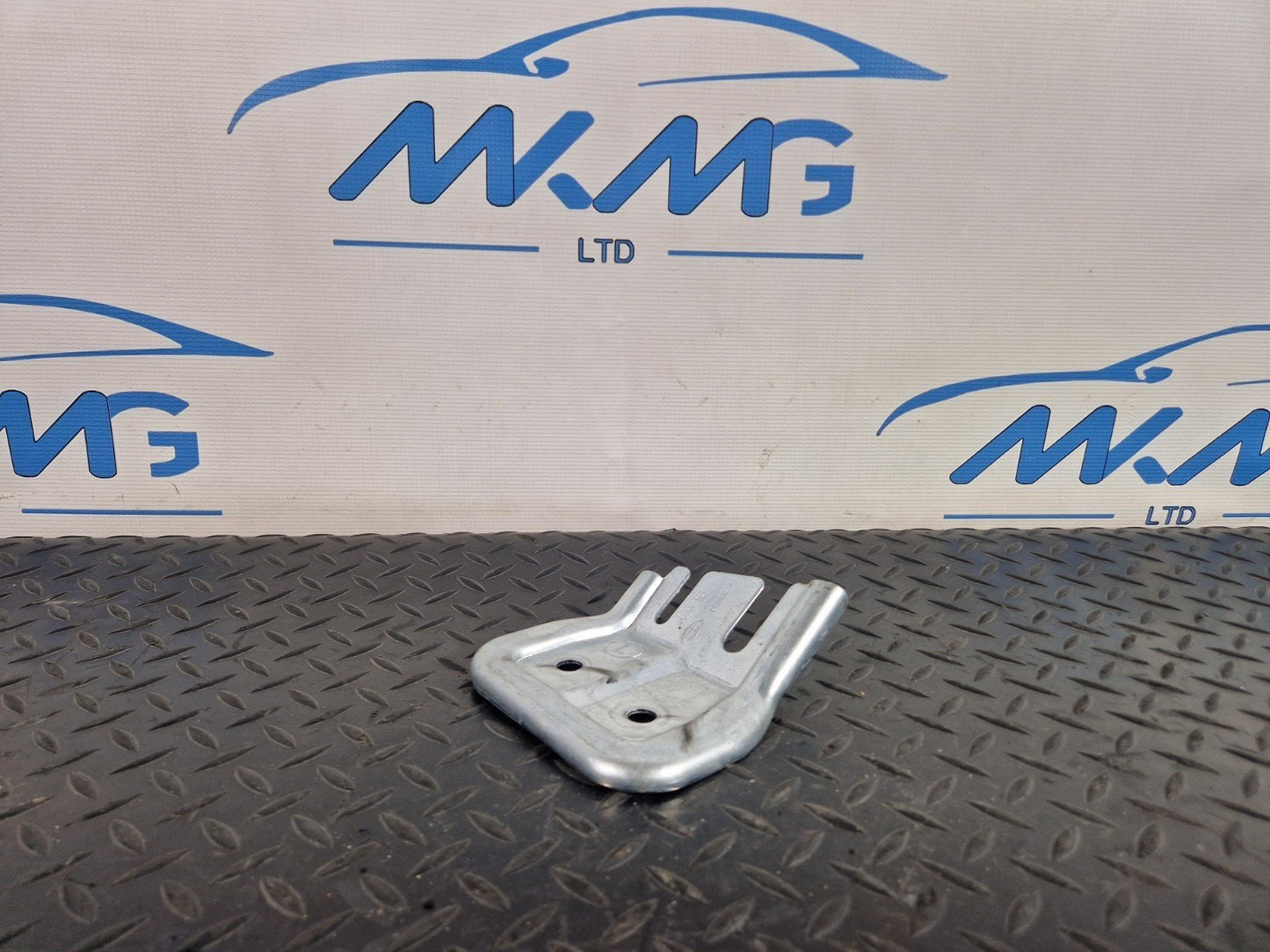 19-ON RANGE ROVER EVOQUE L551 INSTRUMENT PANEL BRACKET MOUNT HOLDER K8D2043B59AB
