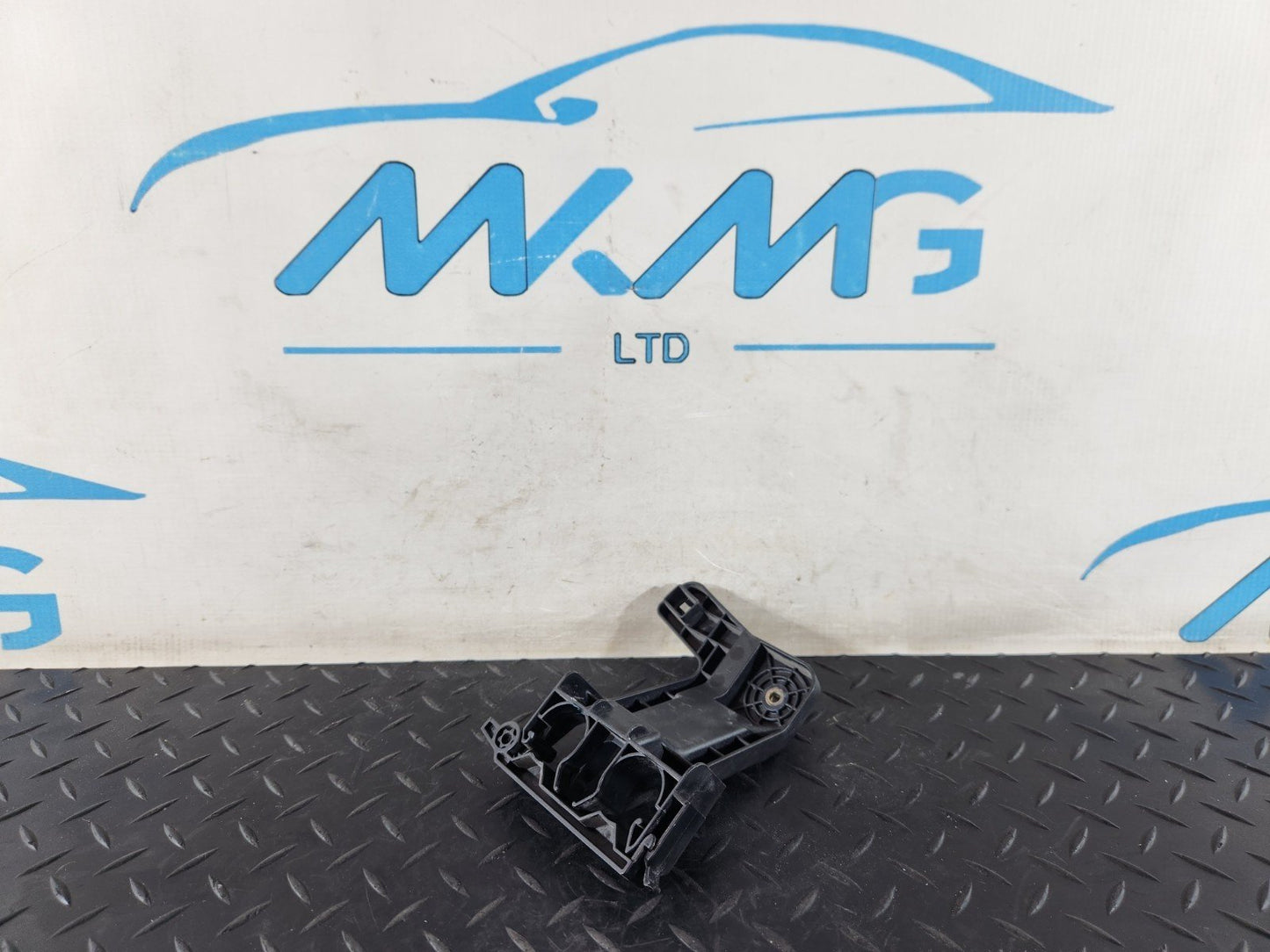 19-ON MERCEDES BENZ B CLASS W247 WATER COOLANT HOSE HOLDER A2475010020