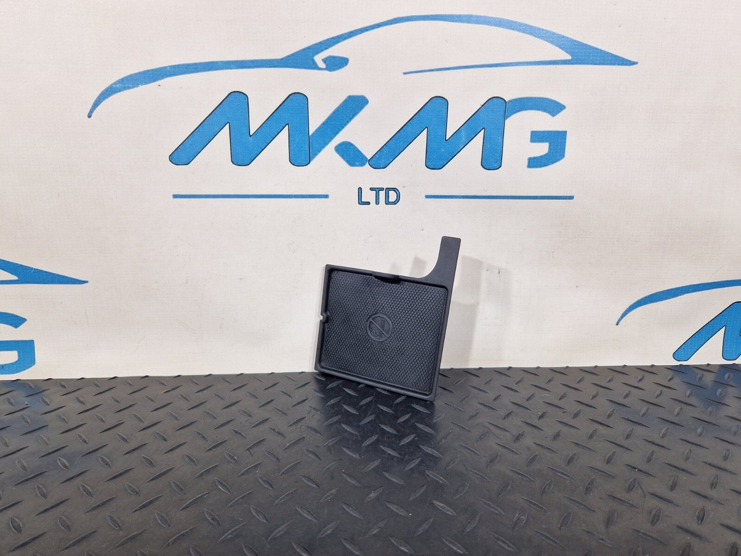 14-21 MERCEDES BENZ C220 W205 CENTRE CONSOLE STORAGE RUBBER TRAY A2056830191