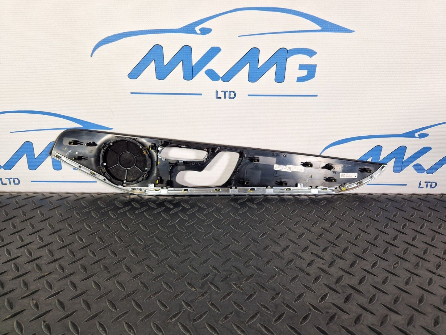 14-20 MERCEDES BENZ GLA 200 X156 OEM TRIM STRIP A2057205309