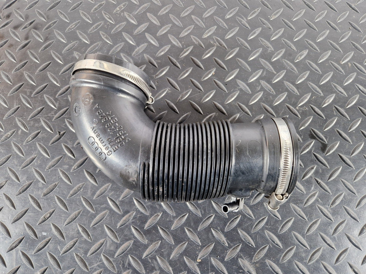 16-24 AUDI A5 F5 2.0 TFSI PETROL AIR INTAKE INLET HOSE PIPE 06L129629A
