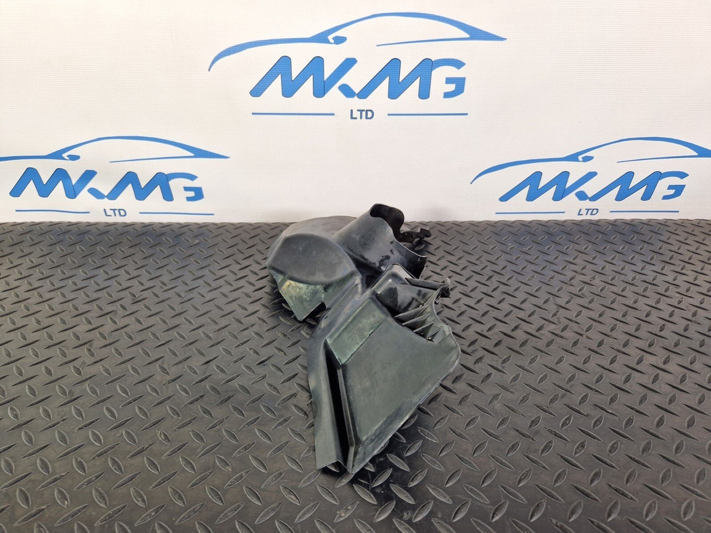 18-ON MERCEDES A CLASS W177 OEM UNDERBODY ENGINE TRAY TRIM COVER A2475240000