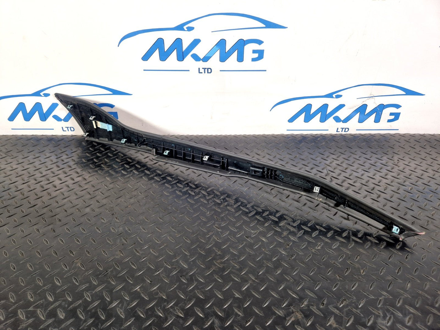 2019-ON  LAND ROVER DISCOVERY L550 LEFT N/S CENTRE CONSOLE TRIM LK72-044E04-B