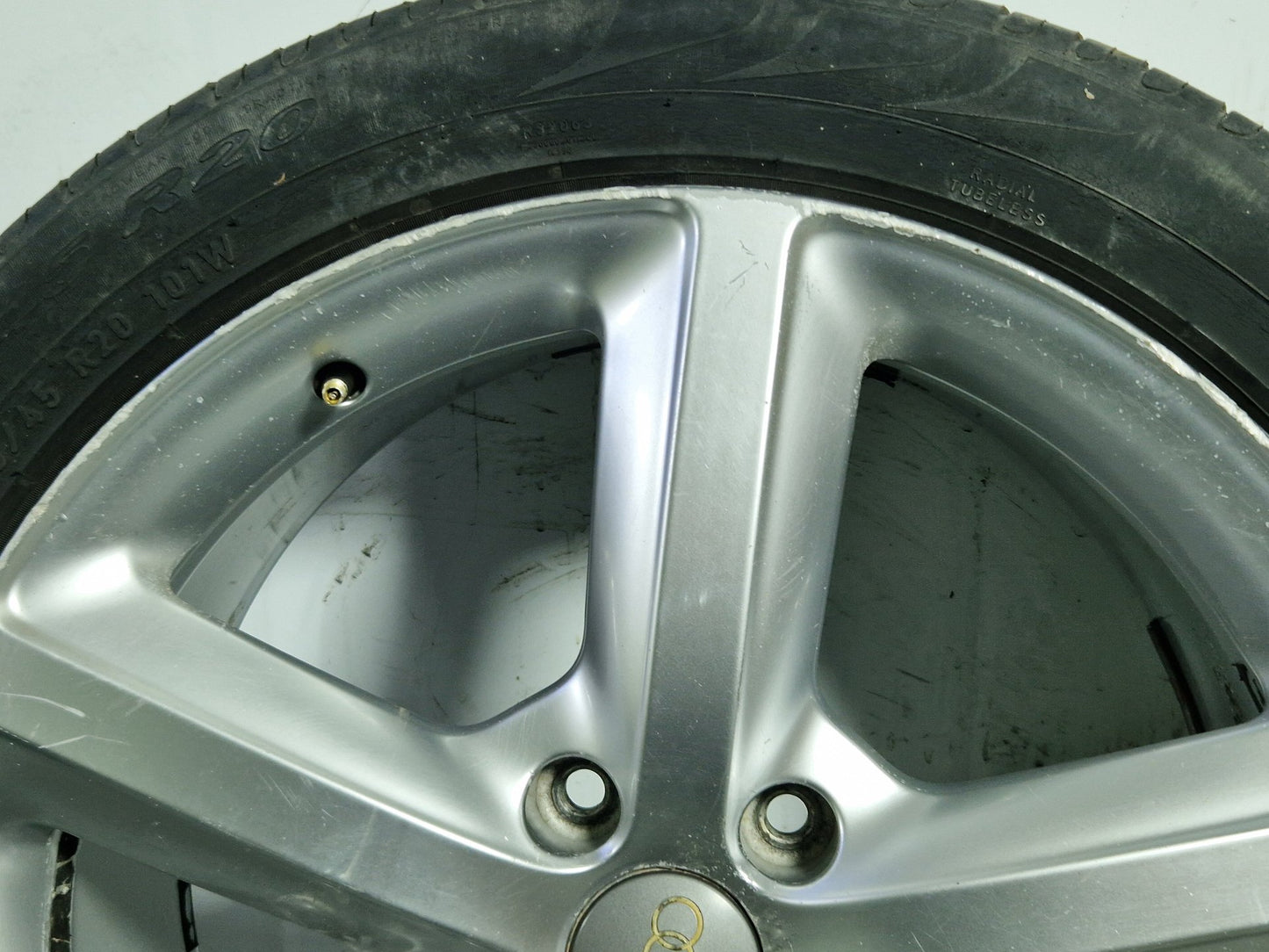 Audi Q7 4L 20" Alloy Wheel with Tyre 255/45/20 ~3mm 4L0601025BD 4L0601025BE