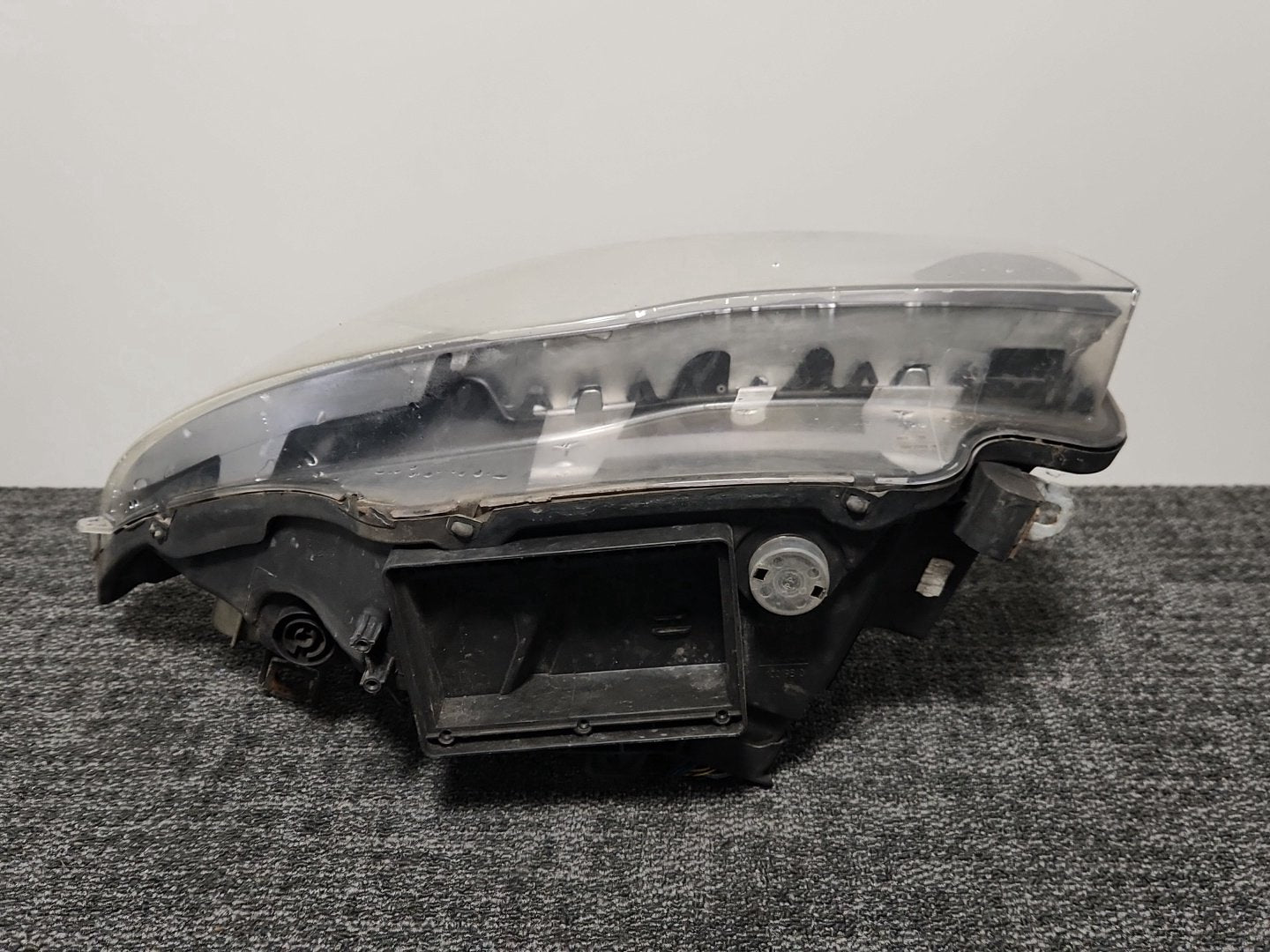 BMW 116d E87 Hatchback Genuine Front Right O/S Driver Headlight 7249652-01