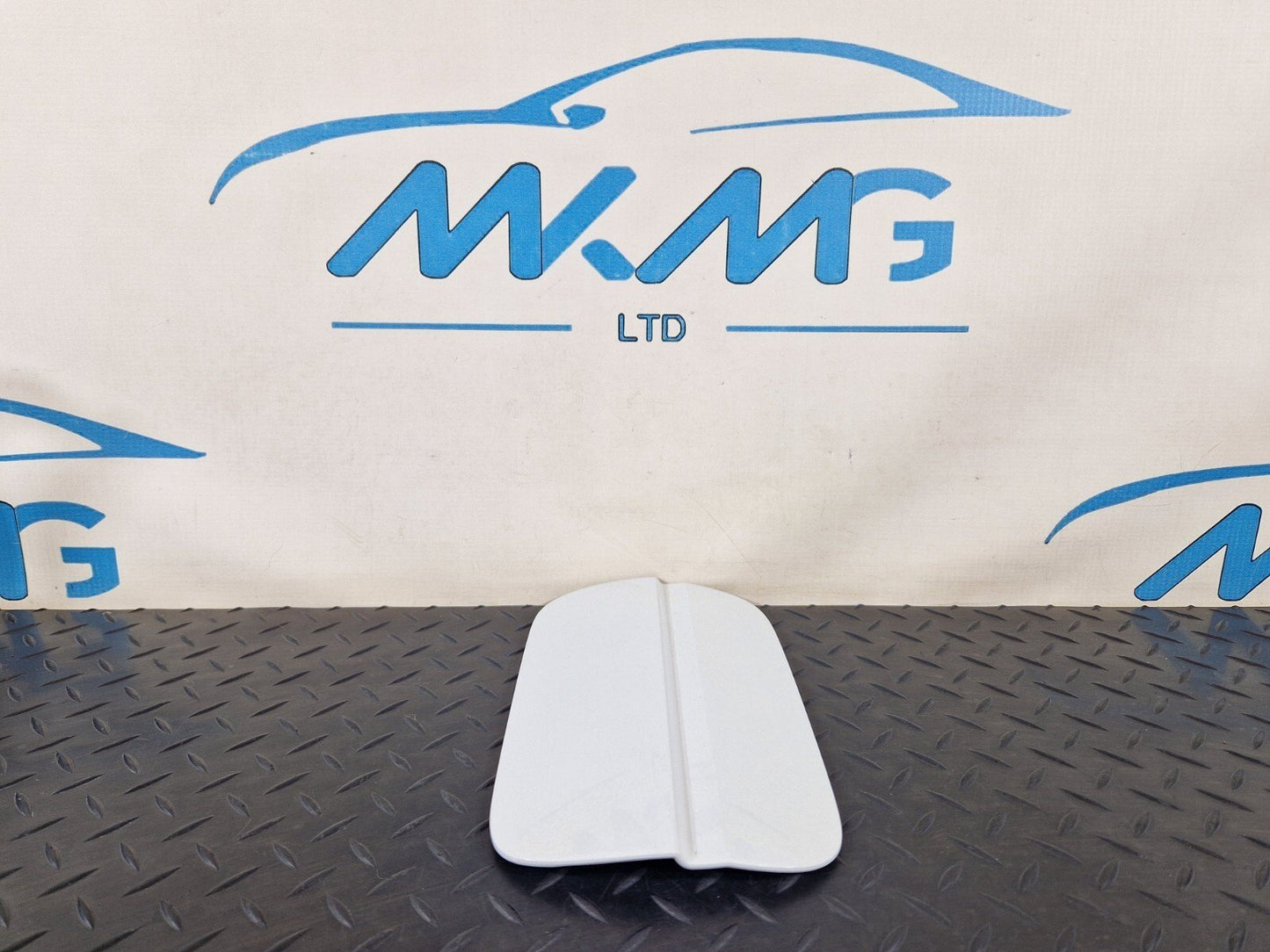 16-19 AUDI A4 B9 GENUINE FUEL FILLER FLAP DOOR COVER IN WHITE LS9R 8W0809907