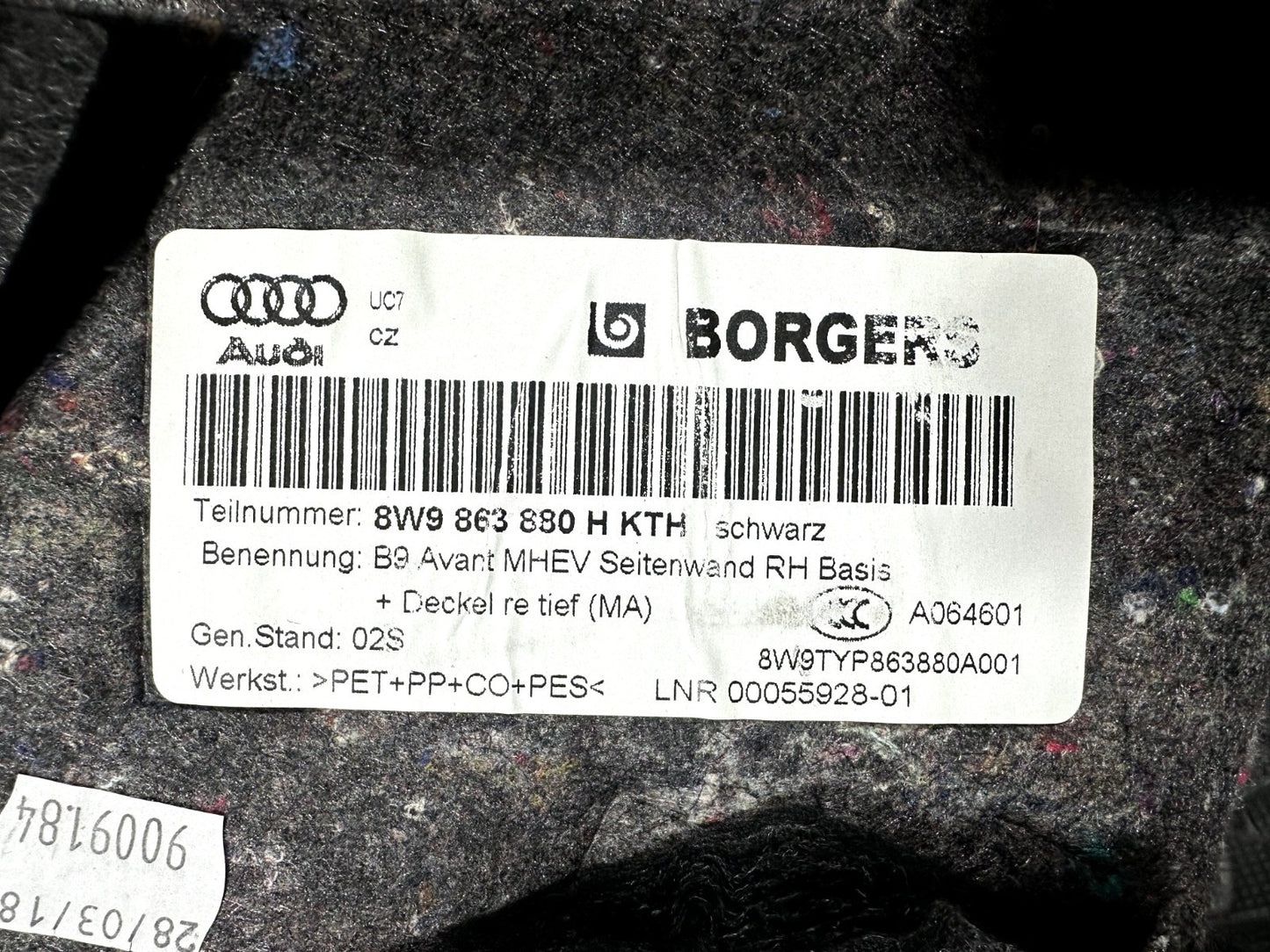 16-19 AUDI A4 B9 ESTATE GENUINE REAR RIGHT DRIVER SIDE BOOT TRIM PANEL 8W9863880