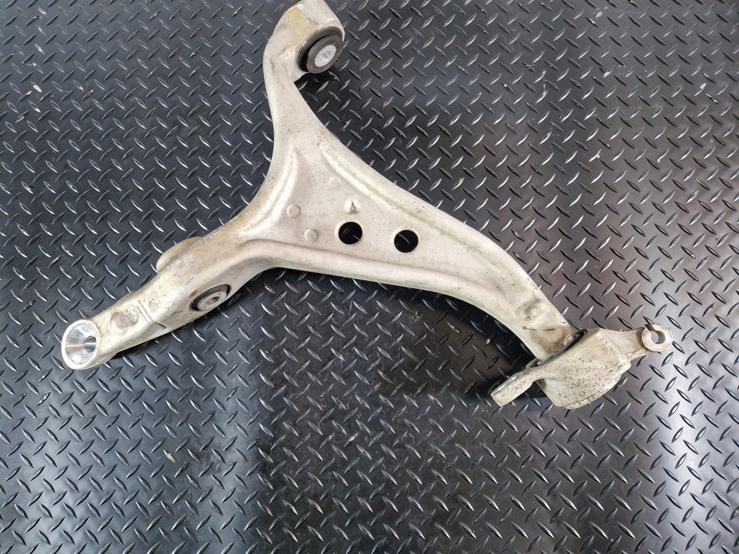 11-19 MERCEDES BENZ ML W166 GENUINE RIGHT O/S CONTROL ARM A16663300207