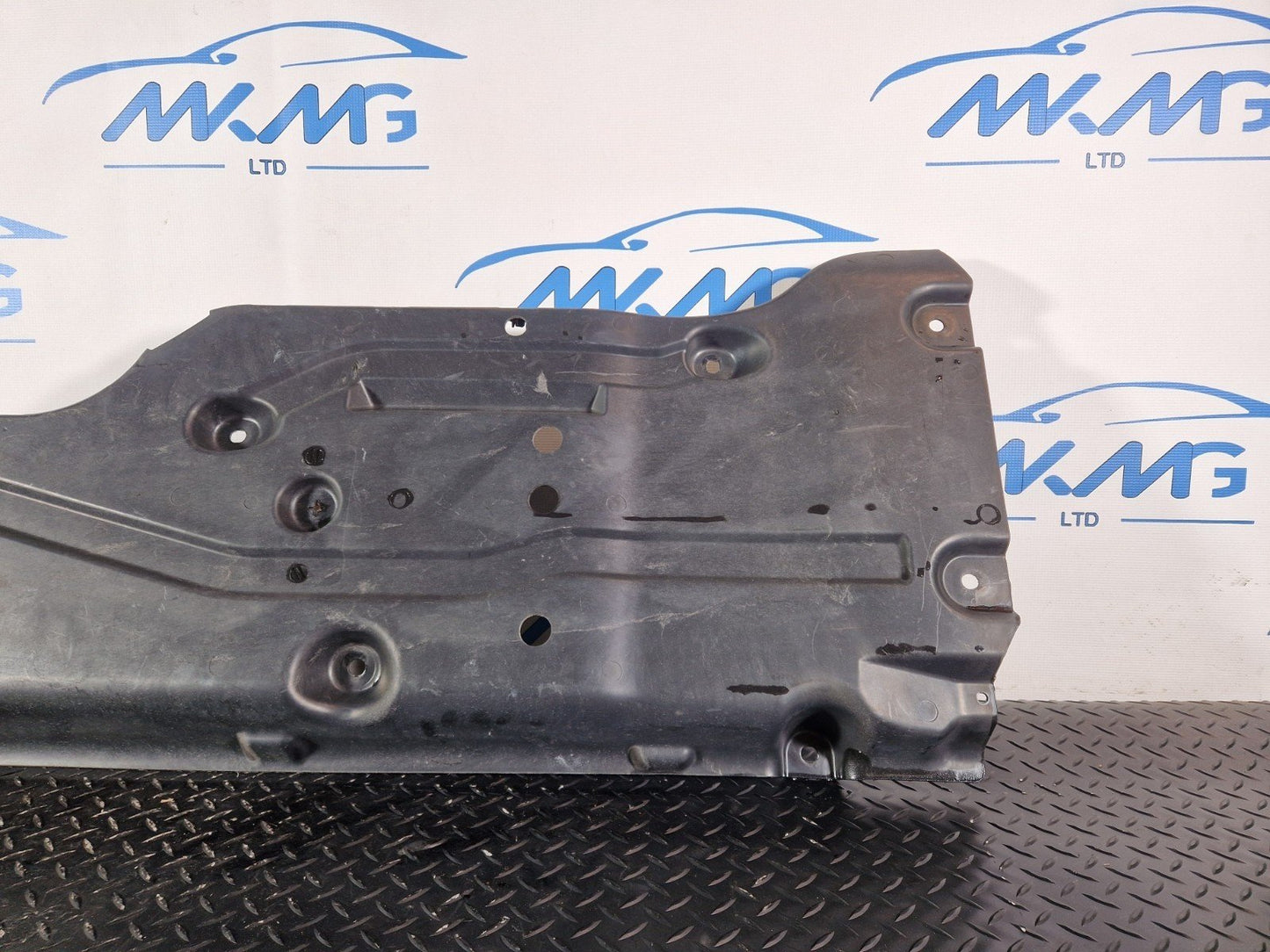 11-19 MERCEDES BENZ ML W166 OEM RIGHT SIDE UNDERBODY COVER A1666805101