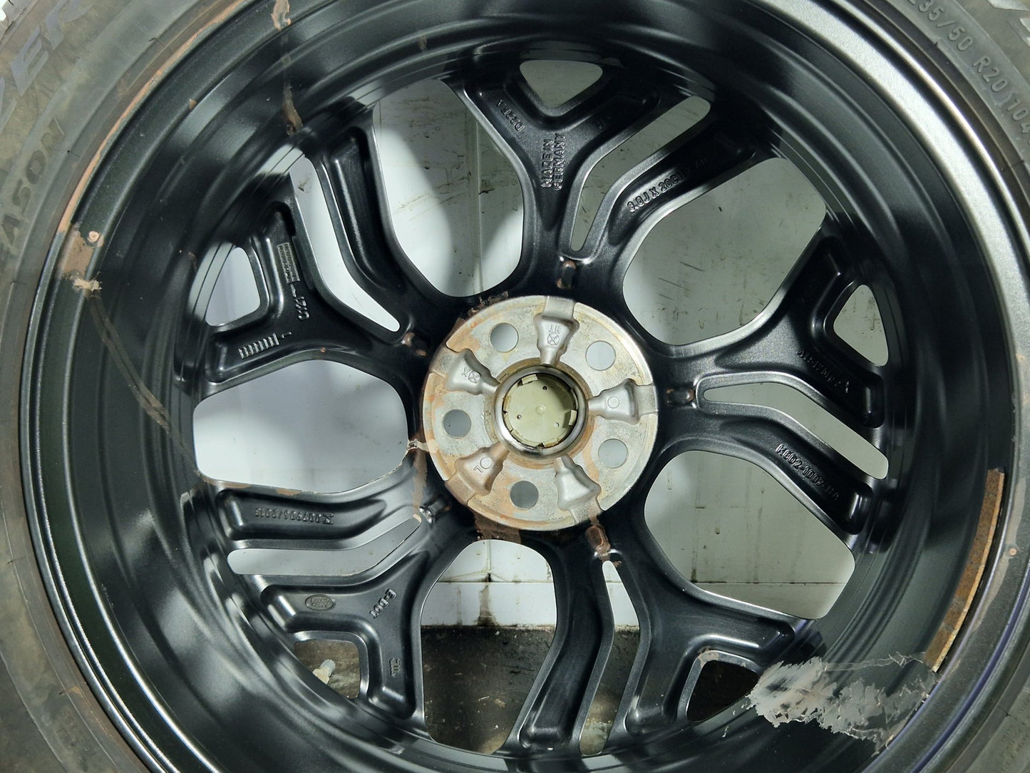 Land Rover Evoque 20" Alloy Wheel with Tyre 235/50/20 ~6mm K8D2-1007-HA
