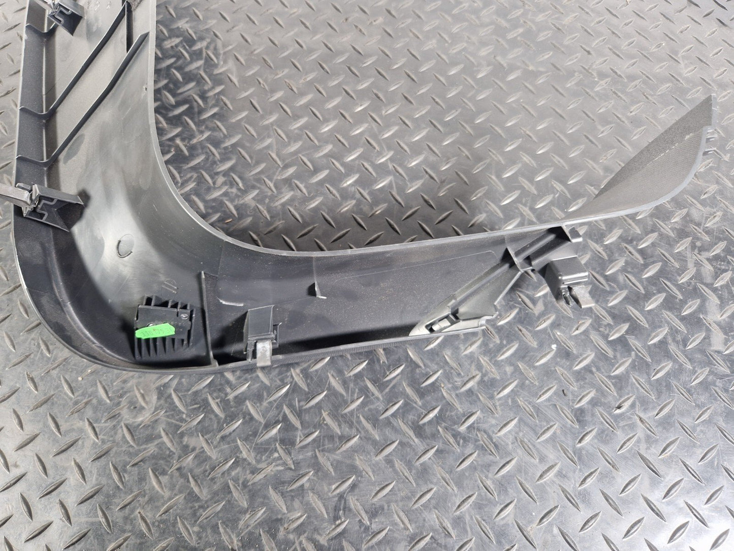 14-20 MERCEDES BENZ GLA X156 TAILGATE COVER TRIM LEFT A1567400171 A1567401900
