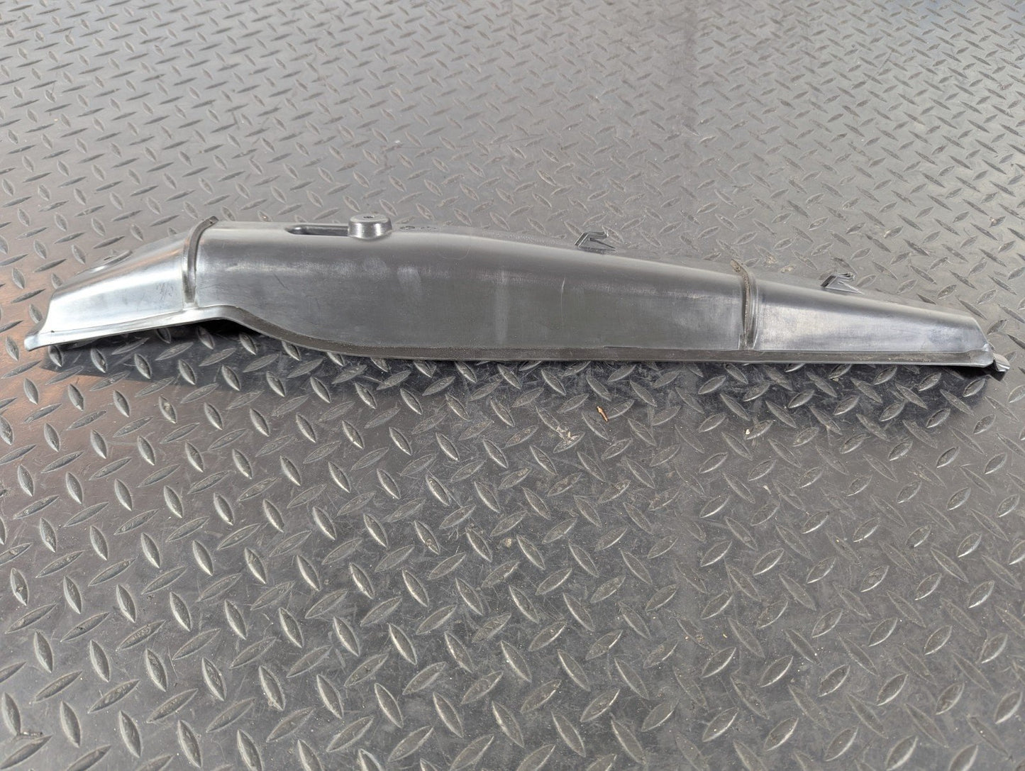 13-19 MERCEDES BENZ CLA C117 FRONT GUARD FENDER PILLAR TRIM LHS A1178890125