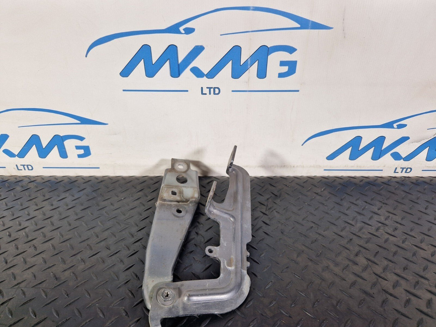 19-ON MERCEDES BENZ B CLASS W247 GENUINE FRONT LEFT BONNET HINGE A2478800128
