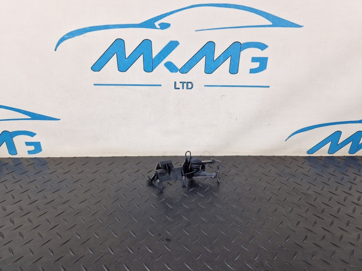 Mercedes-Benz B-Class W246 Suspension Strut Front Left Bracket A2464210594