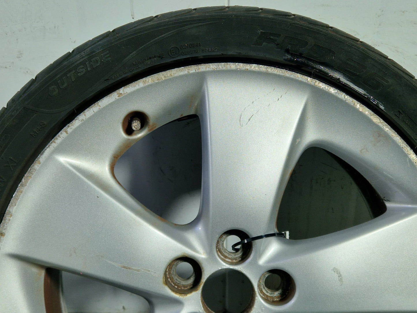 Toyota Prius MK3 (ZVW30) 17" Alloy Wheel with Tyre 215/45/17 ~3mm