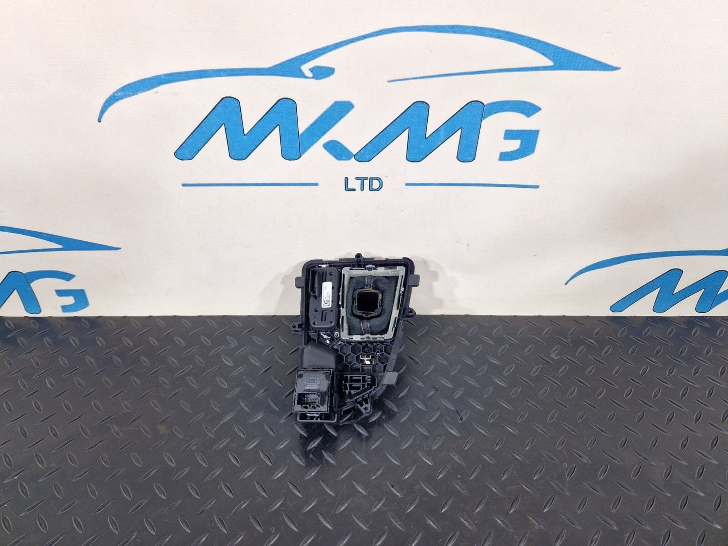16-19 AUDI A4 AVANT B9 S-LINE GEAR SELECTOR KNOB GAITOR & SURROUND TRIM 8W271311