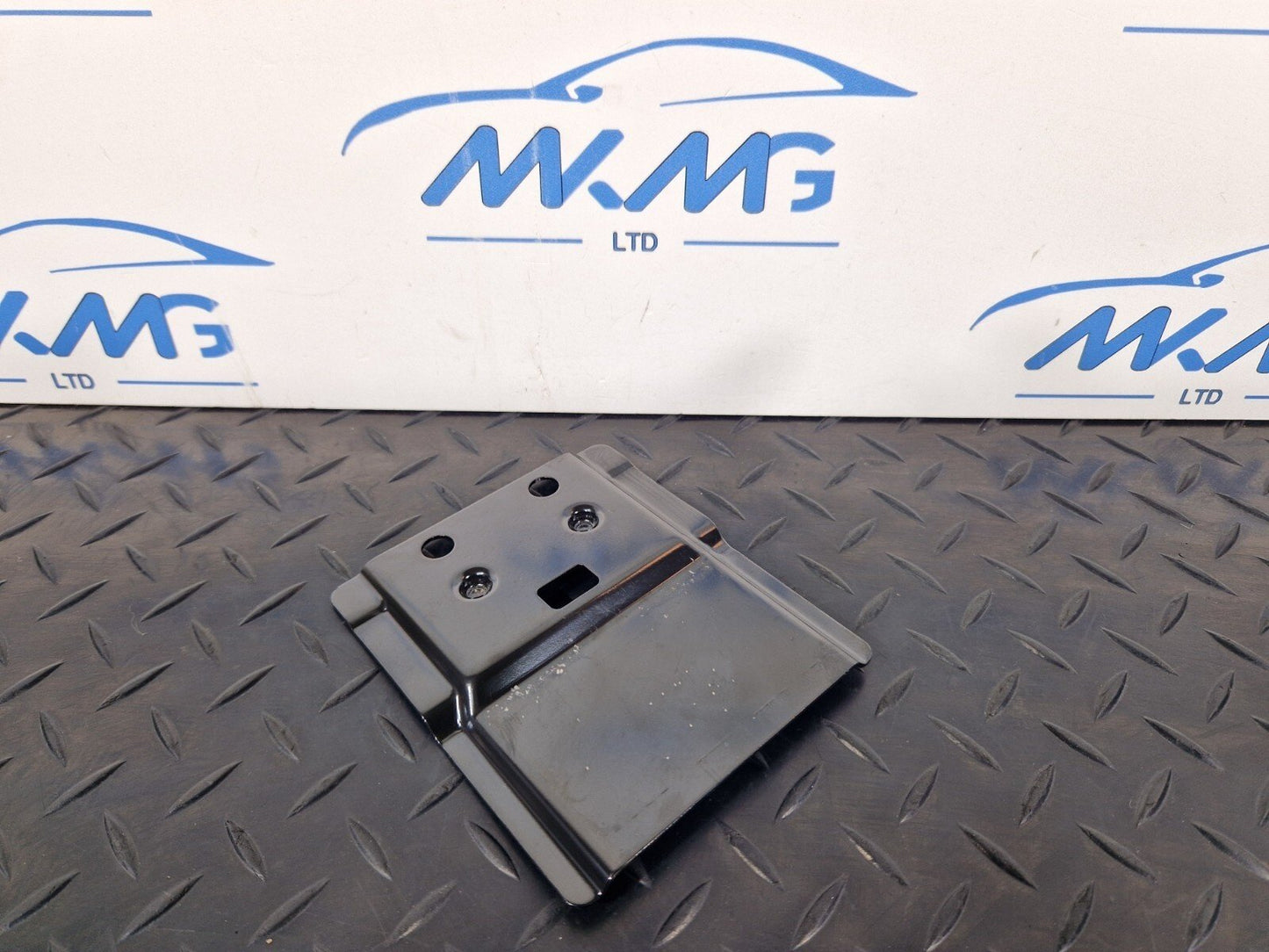 16-19 AUDI A4 B9 GENUINE REAR BOOT PANEL BRACKET HOLDER 8W0863253