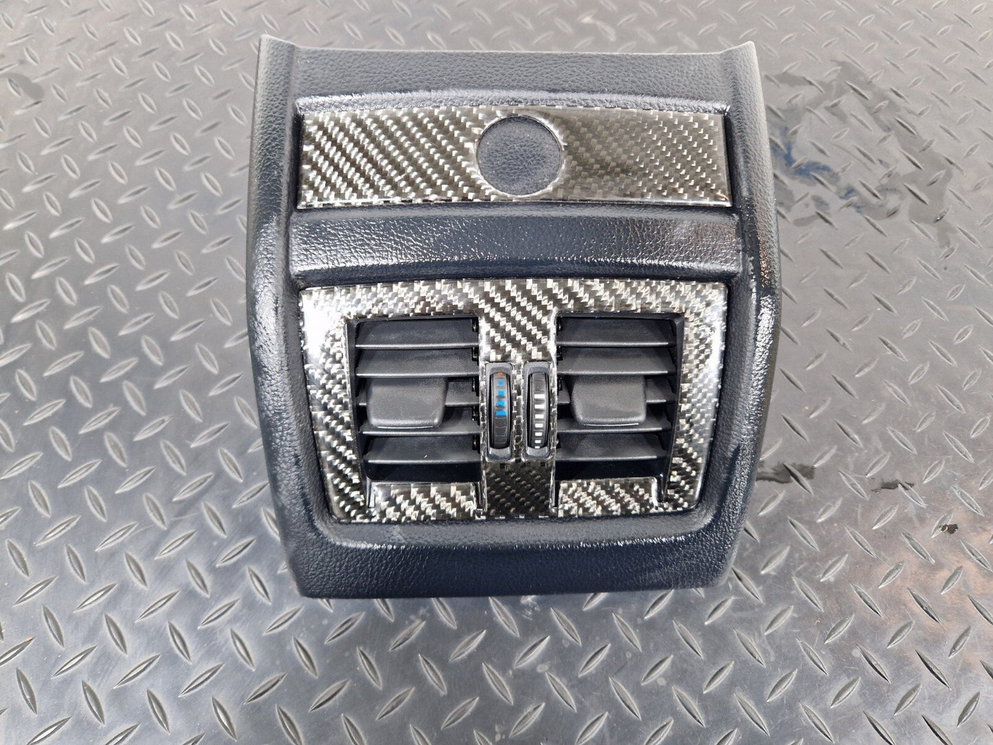 12-18 BMW  3 4 SERIES F30 F31  F32 F33 FREAR CENTRE VENT CONSOLE 9207330