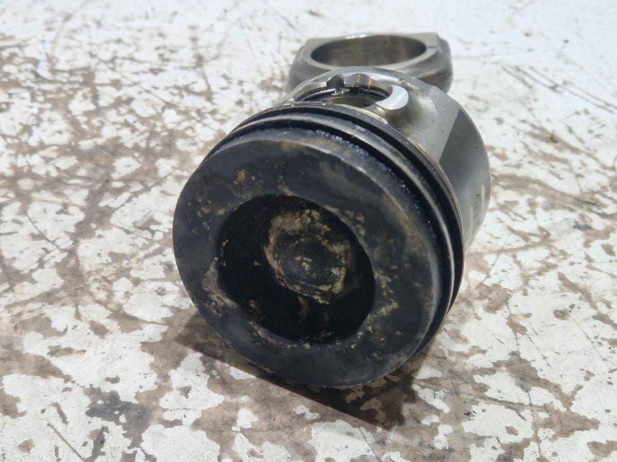 Volvo V40 MK3 (525) Hatchback 1.6 Diesel Genuine Piston Conrod