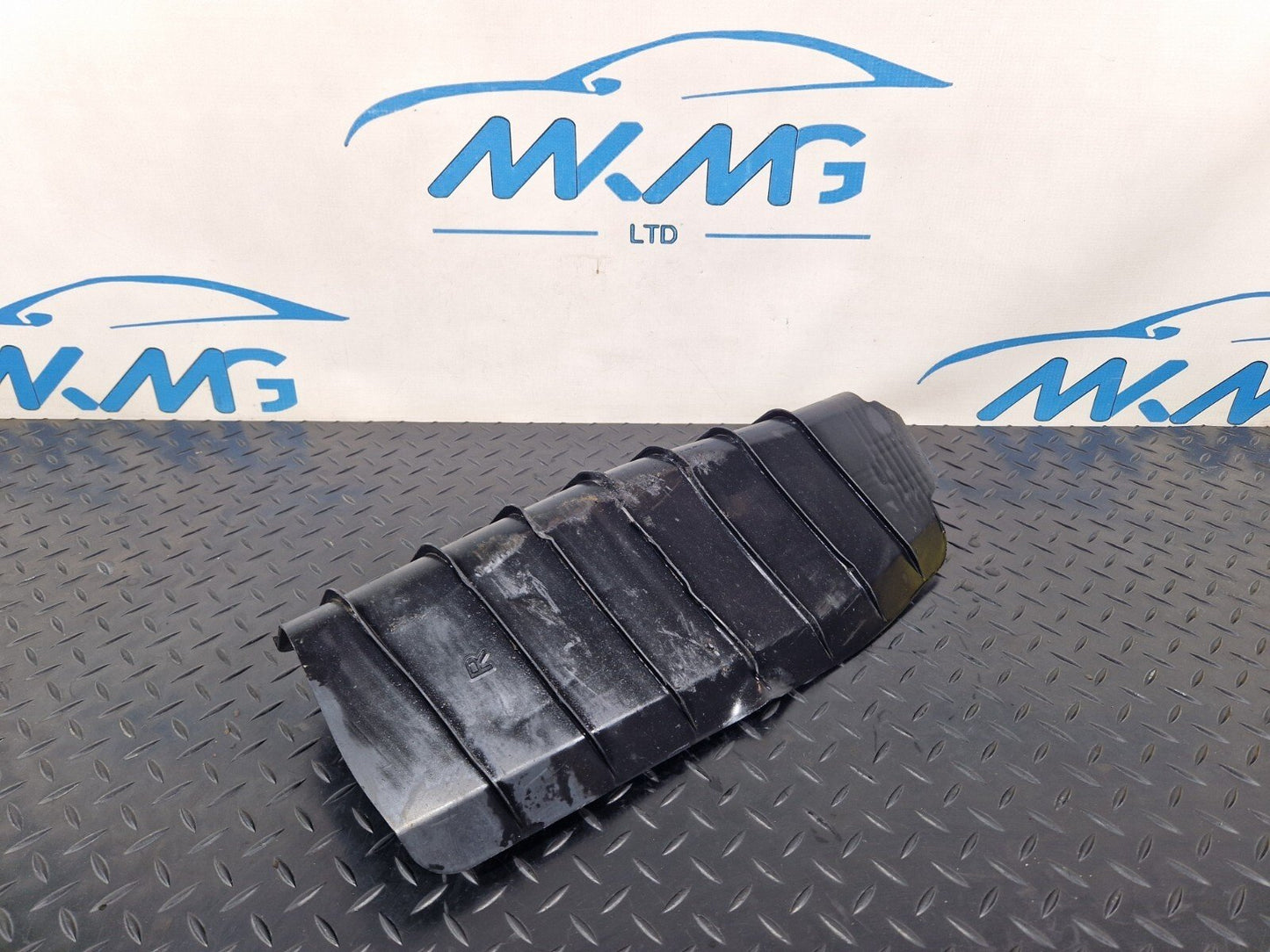 16-19 AUDI A4 B9 GENUINE REAR RIGHT SIDE CONTROL ARM COVER TRIM 8W0505416D