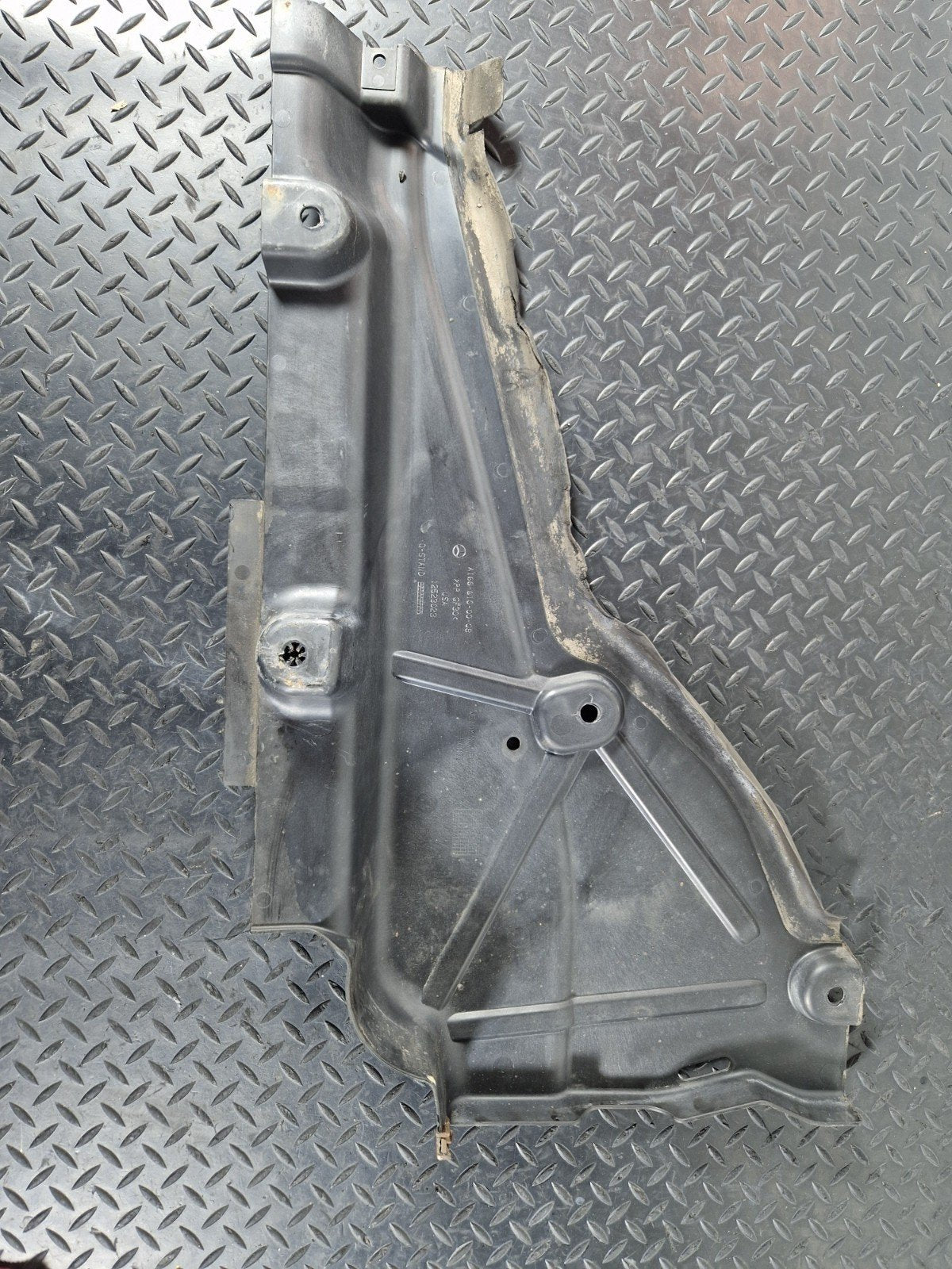 11-19 MERCEDES BENZ ML W166 LEFT REAR UNDERTRAY SPLASH GUARD COVER A1666100008