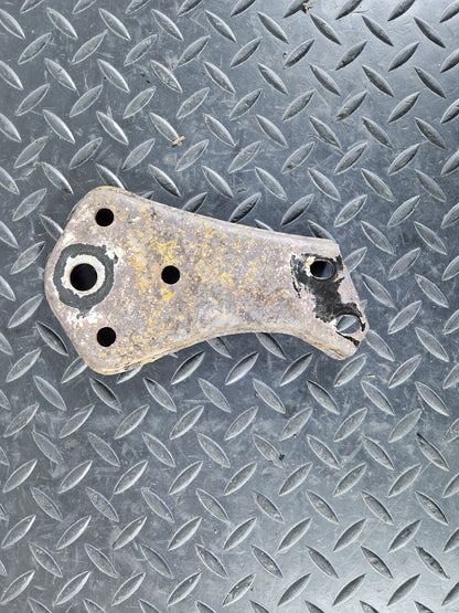 14-21 MERCEDES BENZ C200 W205 REAR SUBFRAME RIGHT SIDE STOP PLATE A2053520800