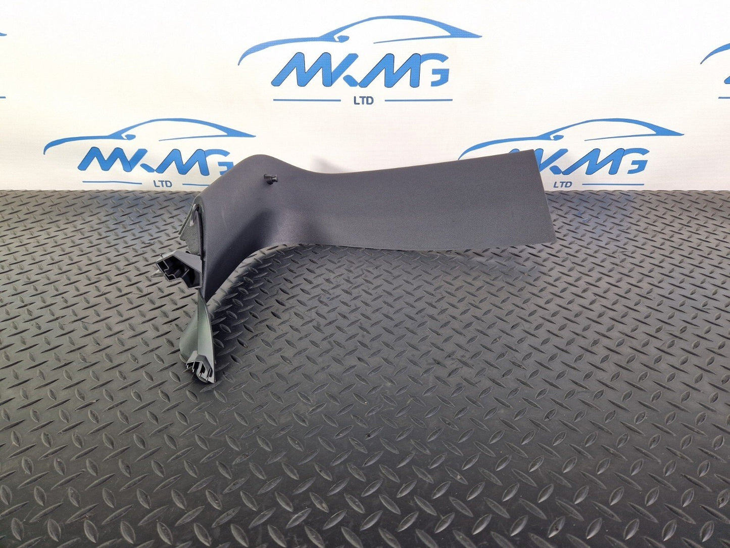 14-19 MERCEDES BENZ GLA X156 TAILGATE COVER TRIM RIGHT A1567400271 A1567402000