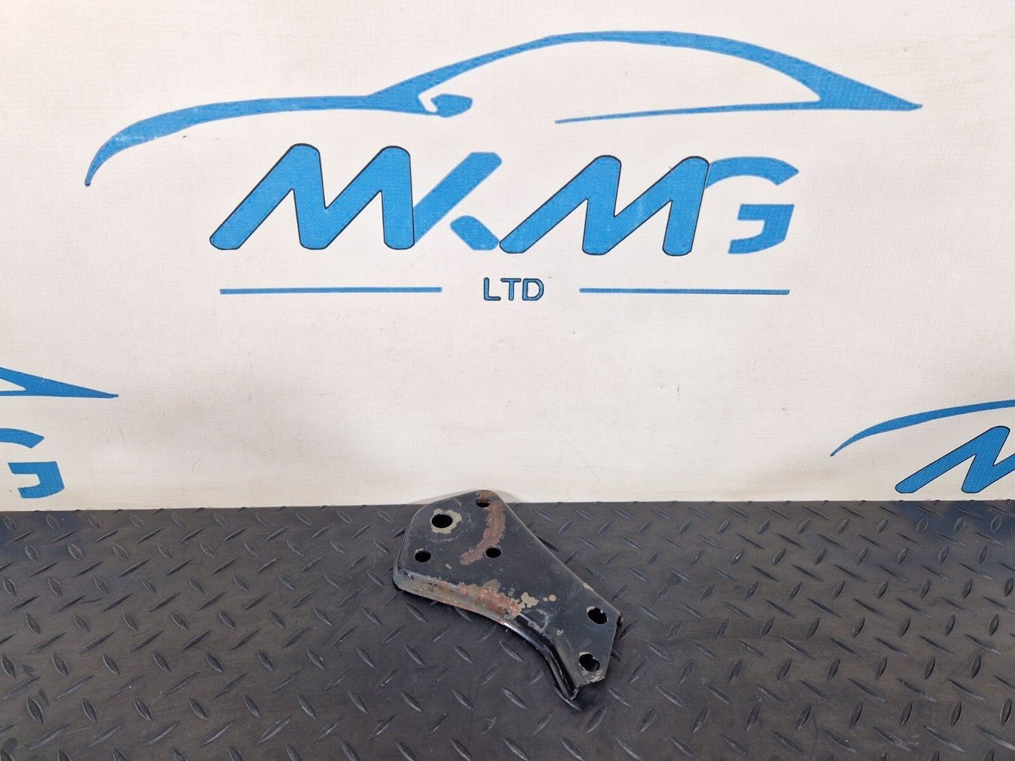 14-21 MERCEDES BENZ C220 W205 REAR SUBFRAME RIGHT SIDE STOP PLATE A2053520800