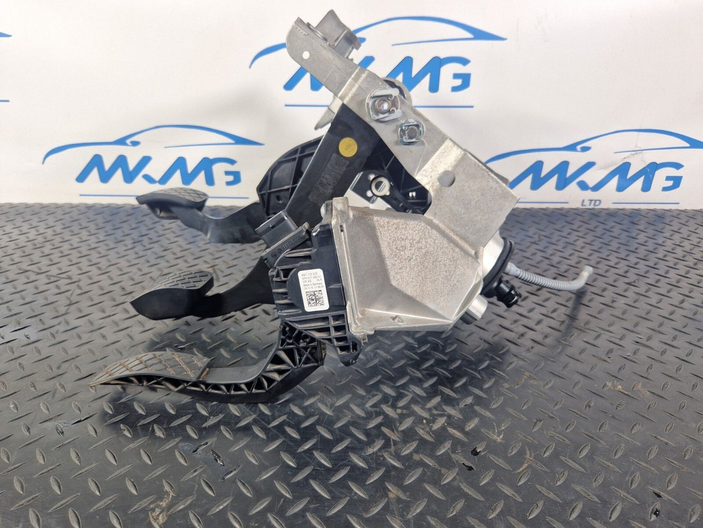 16-19 AUDI A4 B9 2.0TDI MANUAL COMPLETE CLUTCH/BRAKE/ACCELERATOR PEDALS