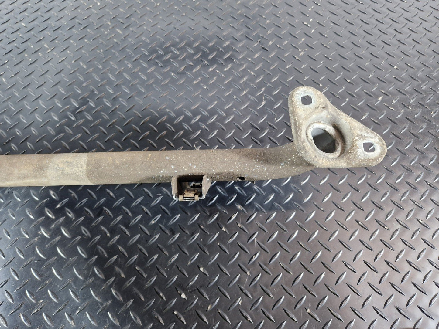 11-19 MERCEDES BENZ GLE W166 RADIATOR SUPPORT CROSS STRUT BAR MOUNT A1666200085