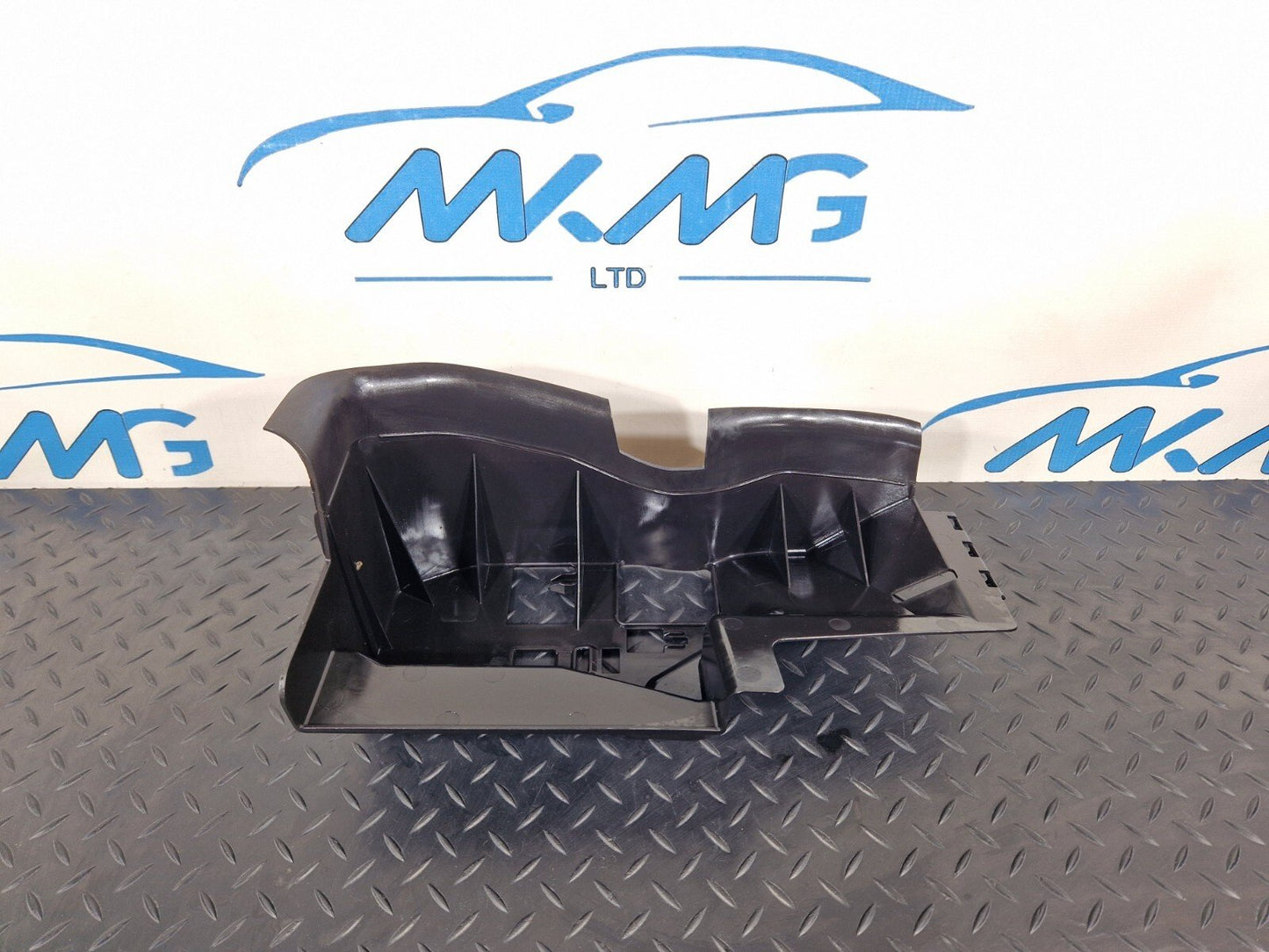 18-ON MERCEDES BENZ SPRINTER W907 W910 AUTO CONSOLE MOUNT BRACKET A9108804700
