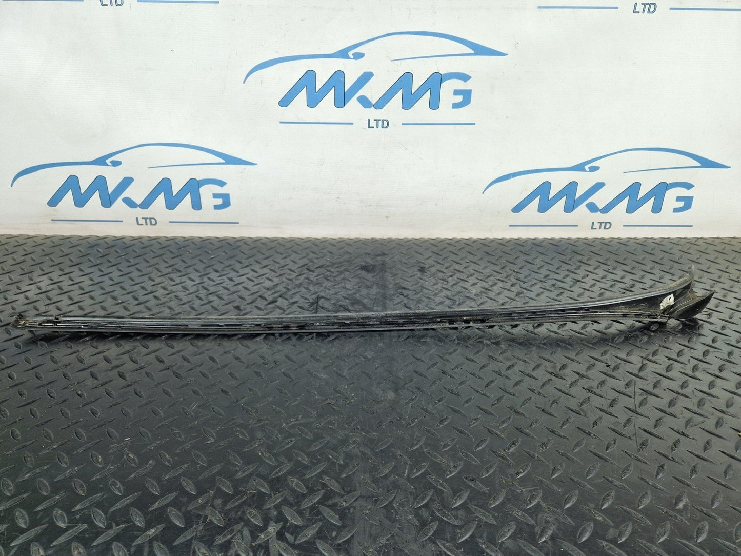 16-19 MERCEDES BENZ GLE W166 FRONT LEFT WINDSCREEN WATER DEFLECTOR A1666901180