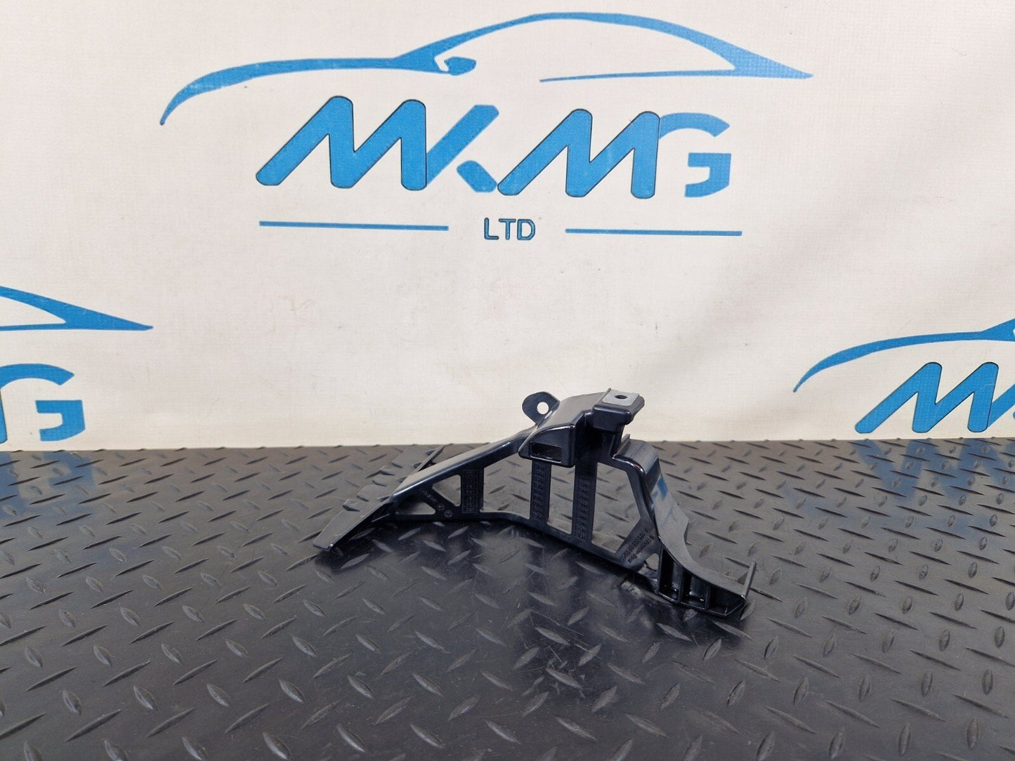 14-19 MERCEDES BENZ GLA X156 REAR LEFT BUMPER HOLDER BRACKET A1568853300