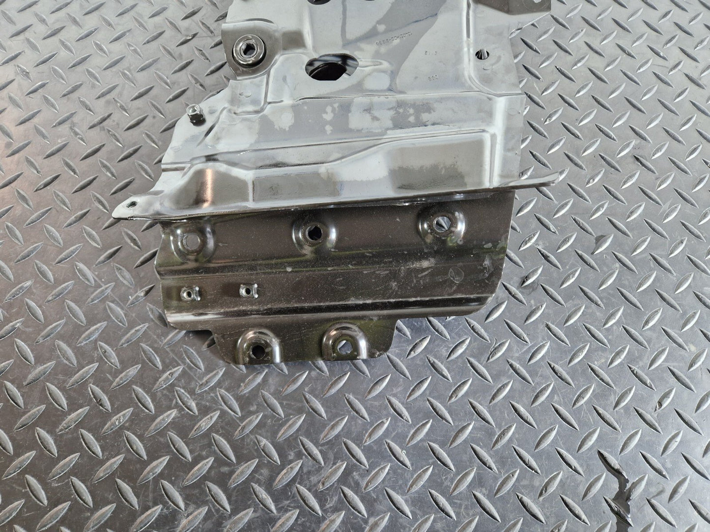 12-17 AUDI S5 CONVERTIBLE REAR LEFT ROOF MOUNT BRACKET 104021DD31836