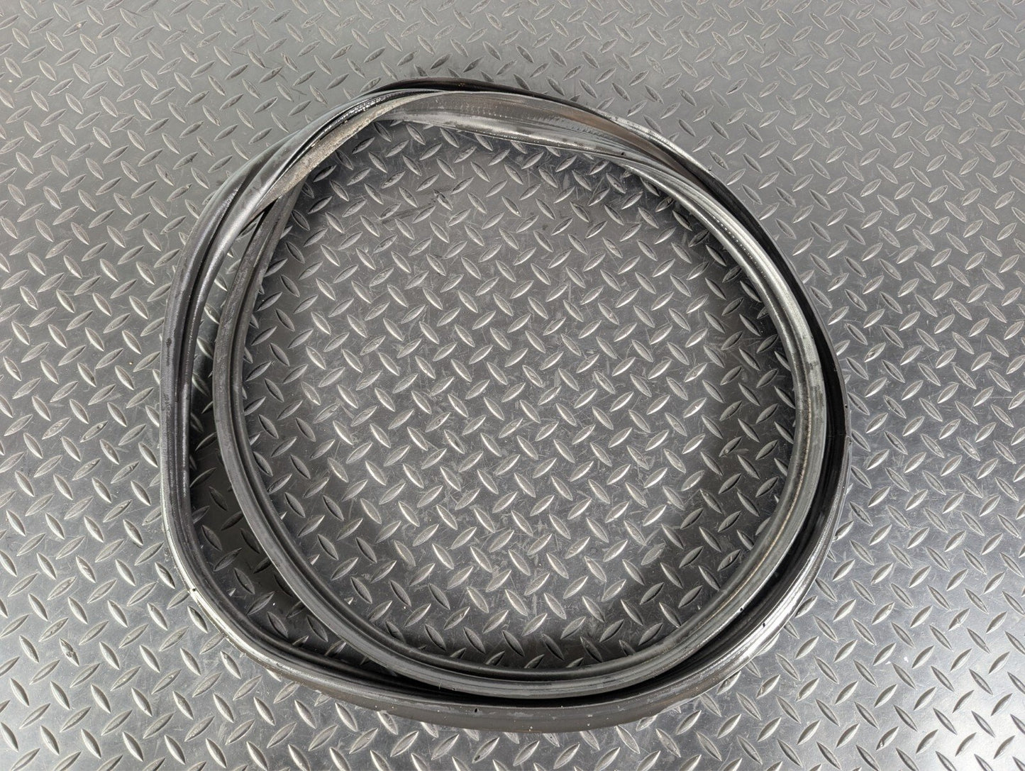 13-19 MERCEDES BENZ CLA C117 REAR TAILGATE TRUNK BOOTLID RUBBER SEAL A1176930200