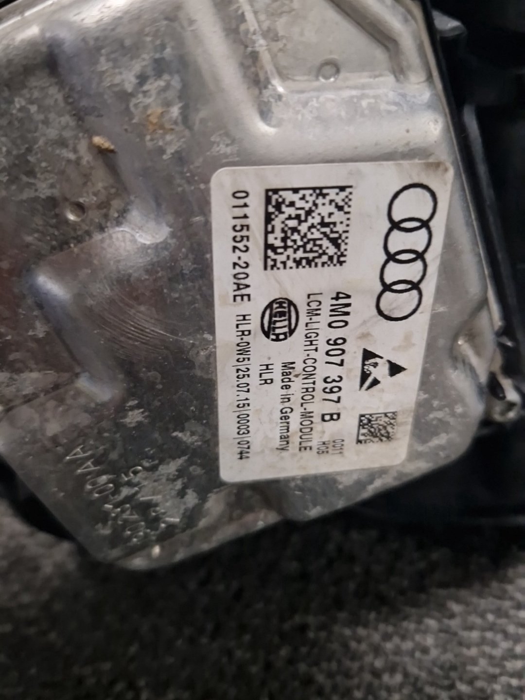Audi Q7 4M Genuine Left N/S Passenger Headlight 4M0941033A