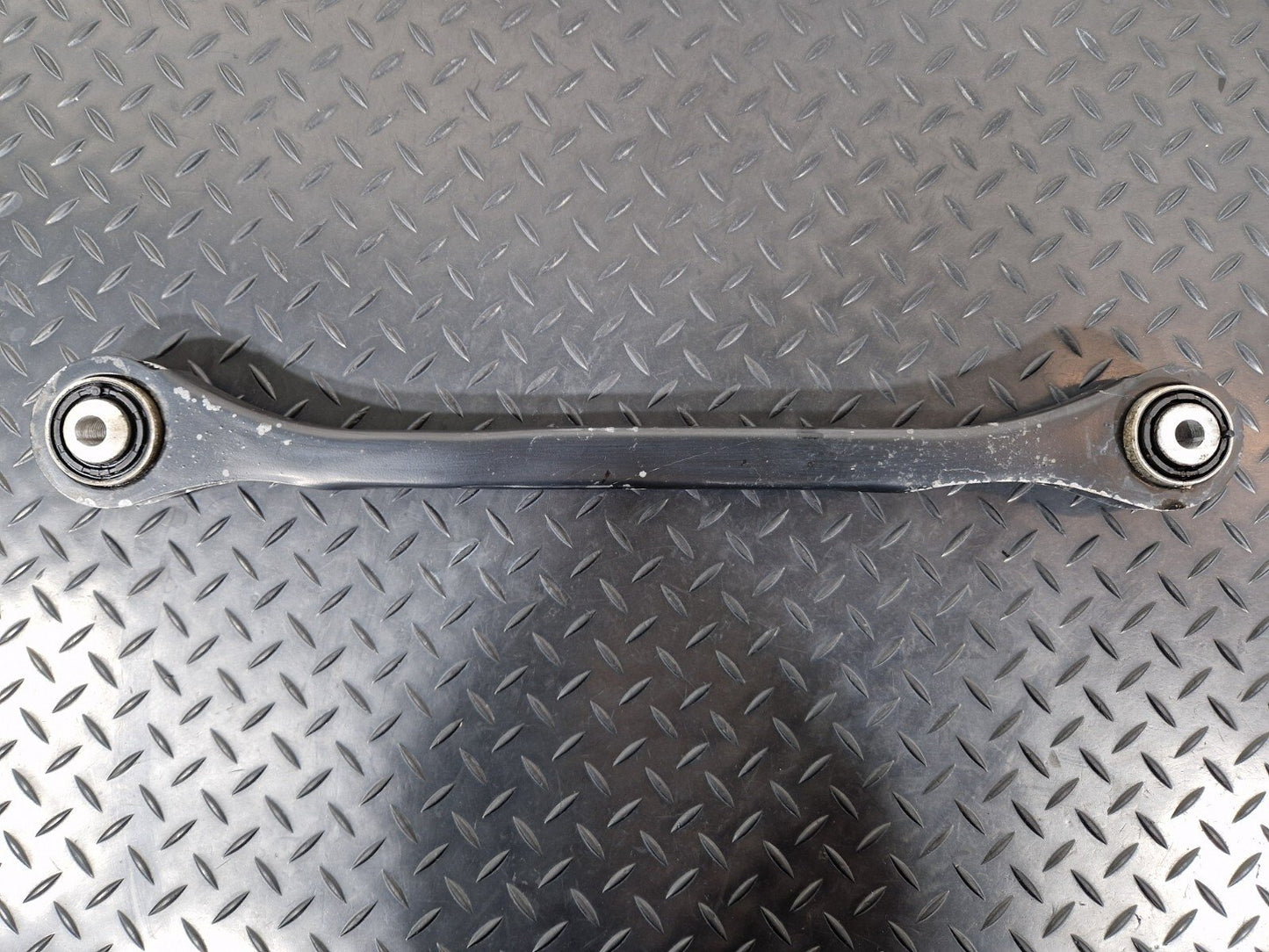 16-19 AUDI A4 B9 GENUINE OEM REAR RIGHT O/S TRAILING CONTROL ARM 8W0501530D