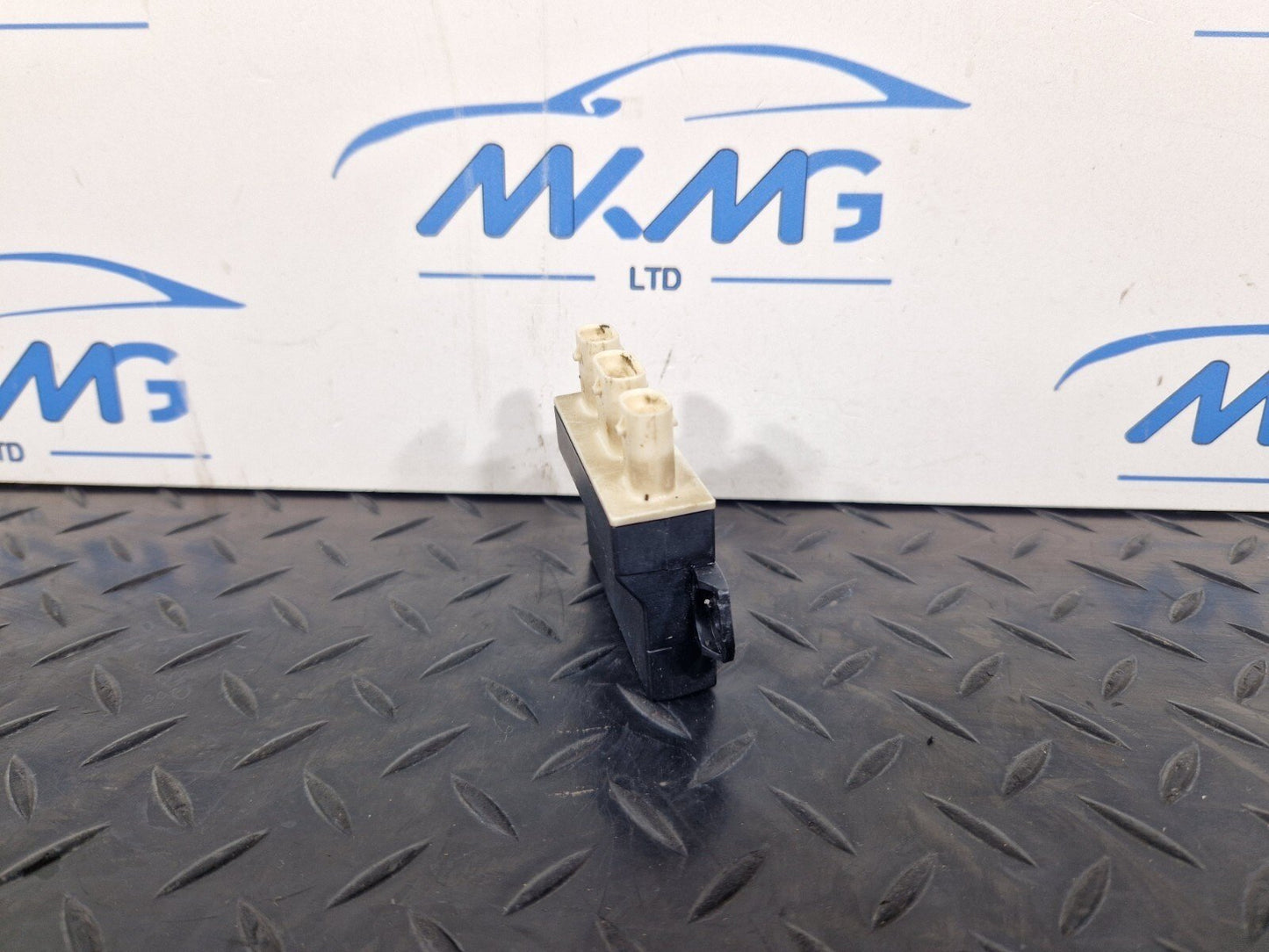 18-ON MERCEDES BENZ SPRINTER W209 REAR PARKING SENSOR ECU MODULE A2059052110