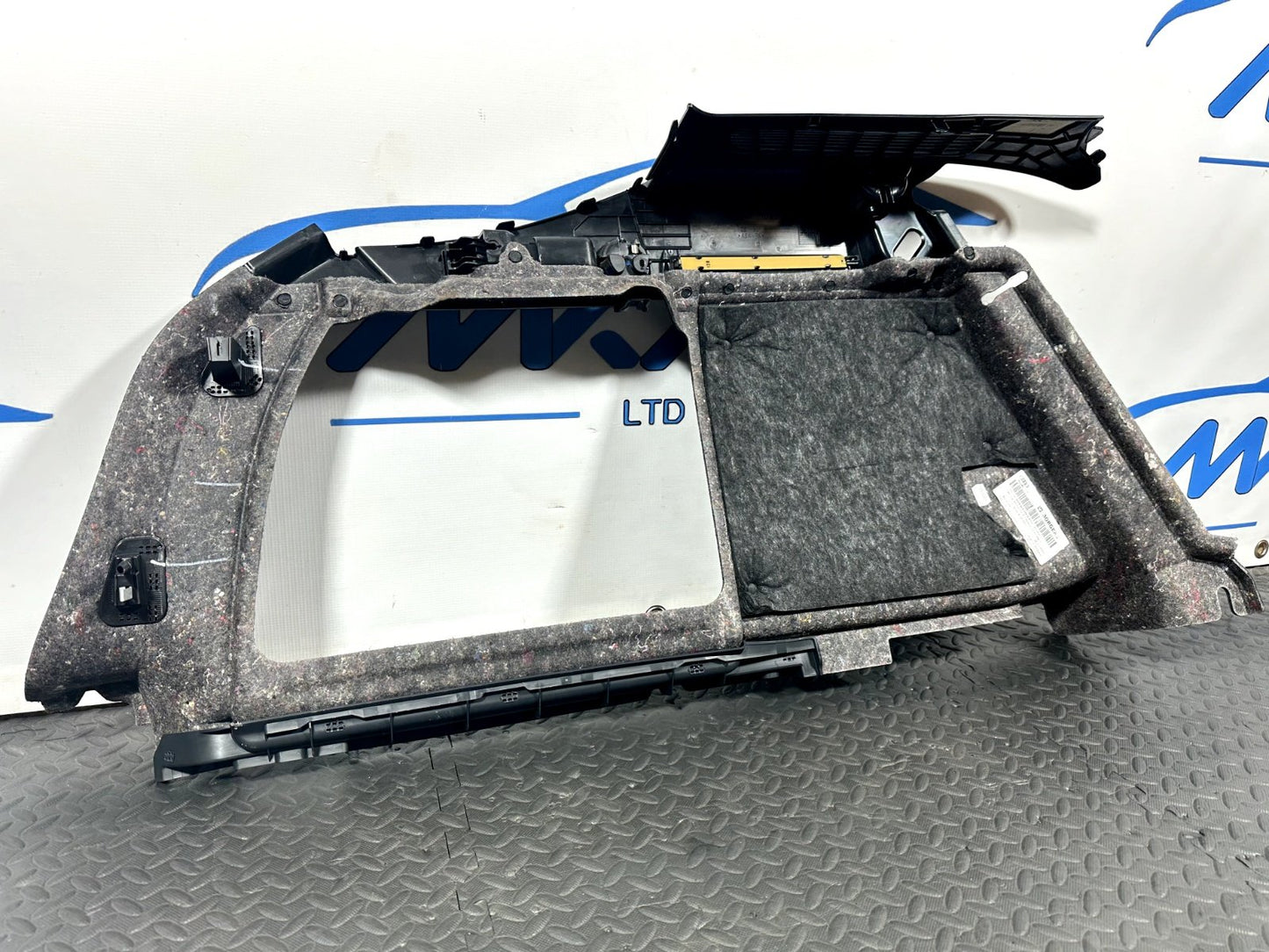 16-19 AUDI A4 B9 ESTATE GENUINE REAR RIGHT DRIVER SIDE BOOT TRIM PANEL 8W9863880