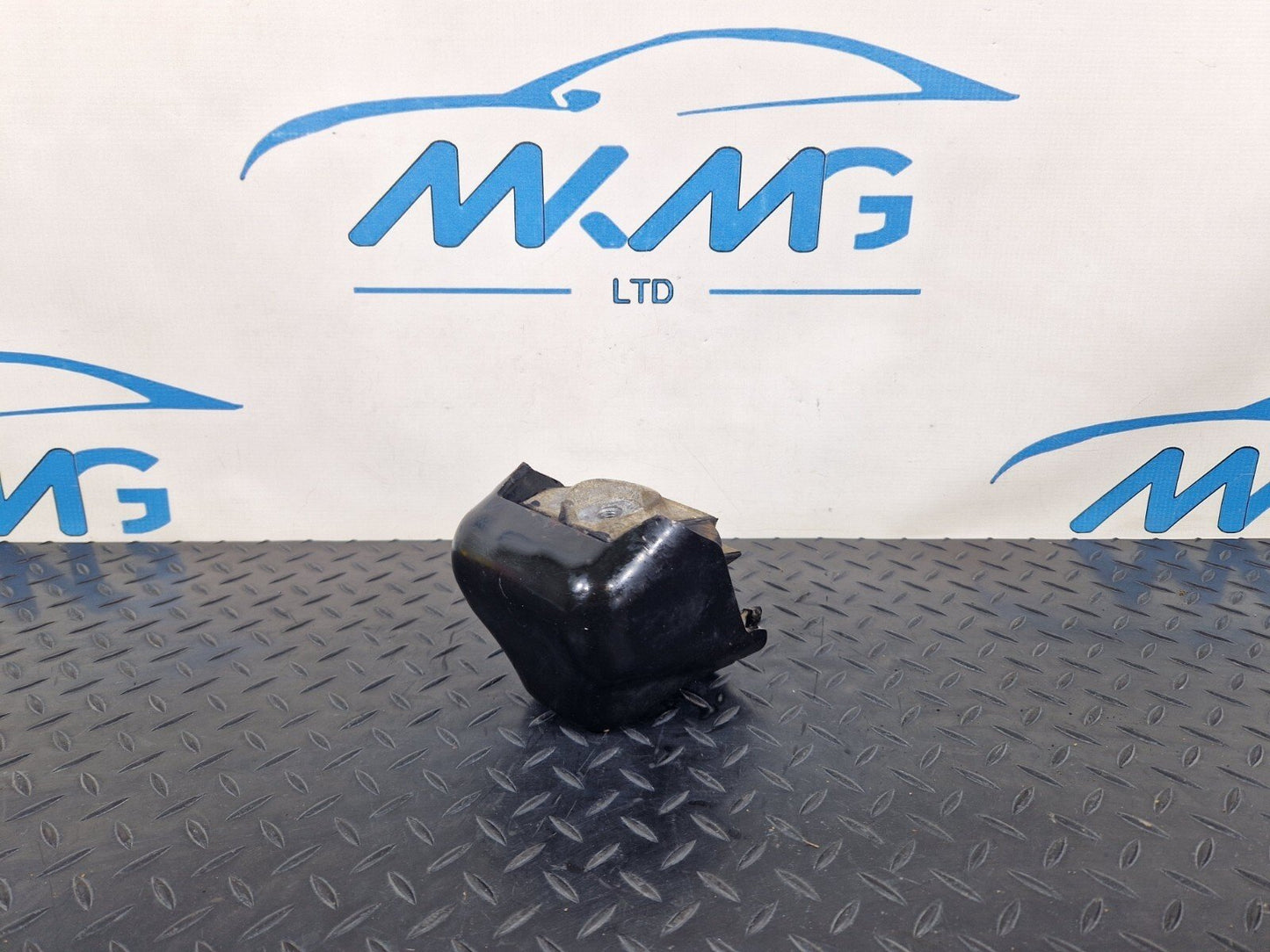 18-ON MERCEDES BENZ SPRINTER W907 LEFT PASSENGER SIDE ENGINE MOUNTING A906241